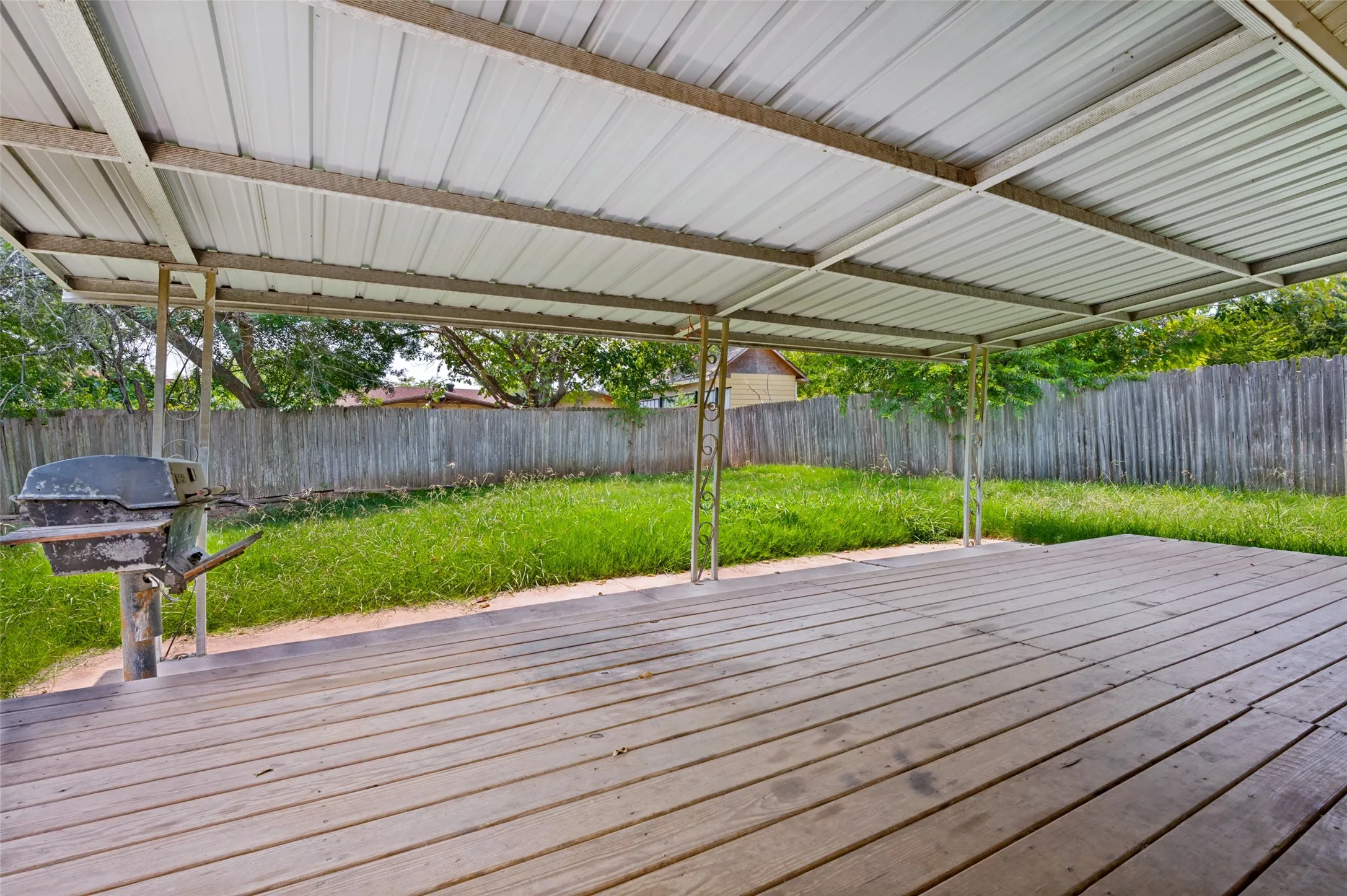 Single Family Residence For Sale in Tarrant County , 1514 Natches Drive, Arlington, Texas 76014, 3 Bedroom, 2 Bathroom, 2 Garage spaces, 1,341 Sqft, built in 1971, mls#21347390, Real Estate Agent in Arlington, Homes For Sale in Tarrant county, Homes For Sale in Arlington, Realtor in Arlington Texas, Real Estate Brokerage Independent Realty Texas, Luminita Cordes Realtor
