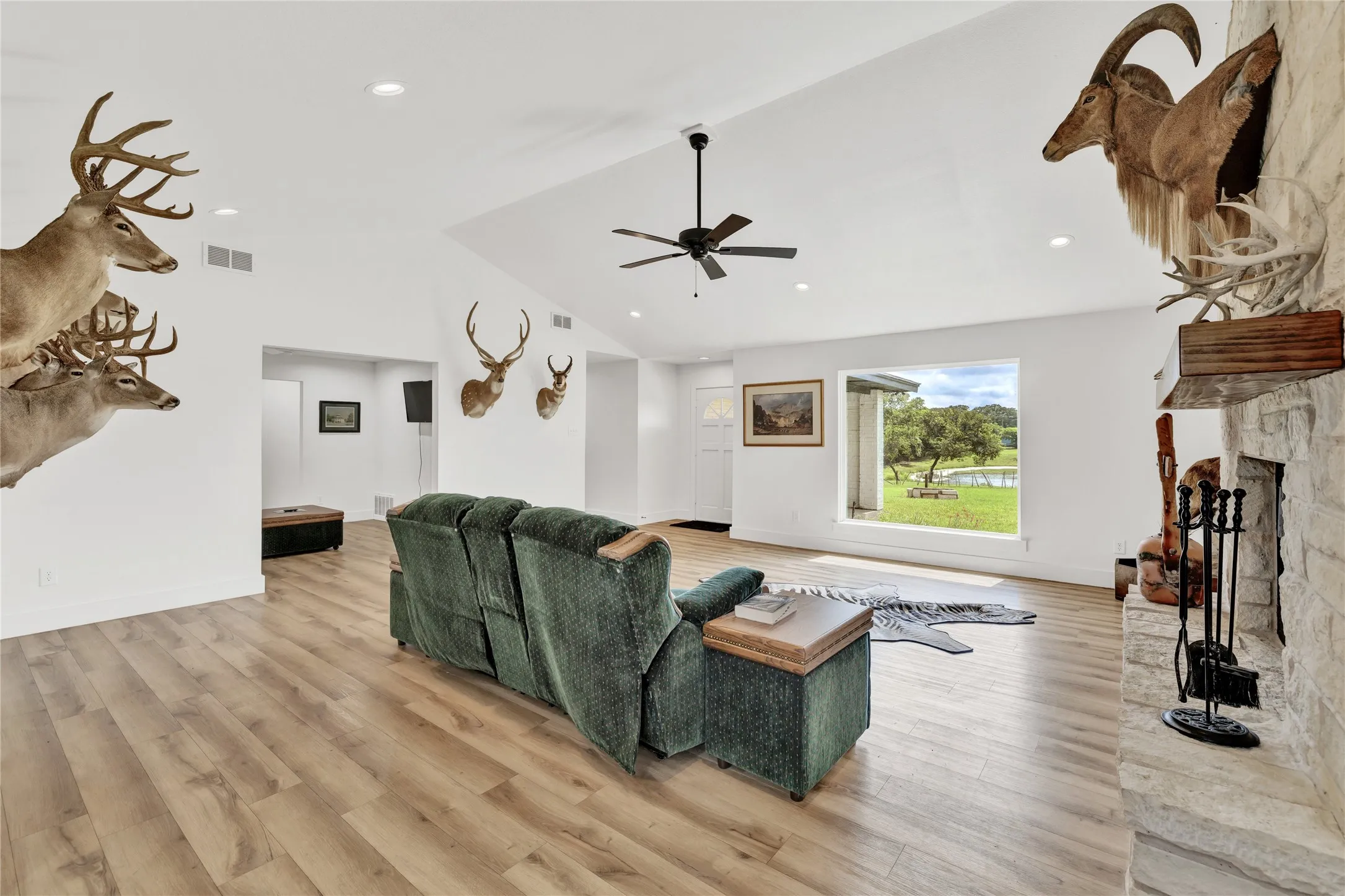 Farm For Sale in Johnson County , TBD Melissa Lane, Cleburne, Texas 76031, 3 Bedroom, 3 Bathroom, 2 Garage spaces, 2,342 Sqft, built in 1981, mls#21351213, Real Estate Agent in Cleburne, Homes For Sale in Johnson county, Homes For Sale in Cleburne, Realtor in Cleburne Texas, Real Estate Brokerage Independent Realty Texas, Luminita Cordes Realtor
