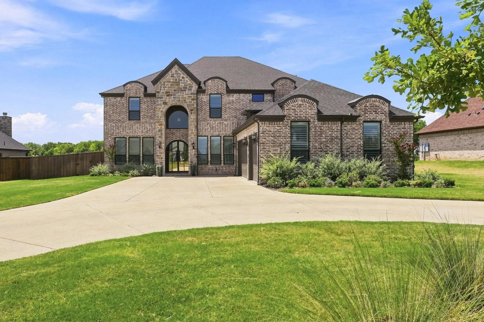 Single Family Residence For Sale in Grayson County , 105 Shawnee Trail, Pottsboro, Texas 75076, 6 Bedroom, 5 Bathroom, 3 Garage spaces, 4,508 Sqft, built in 2023, mls#21349164, Real Estate Agent in Pottsboro, Homes For Sale in Grayson county, Homes For Sale in Pottsboro, Realtor in Pottsboro Texas, Real Estate Brokerage Independent Realty Texas, Luminita Cordes Realtor