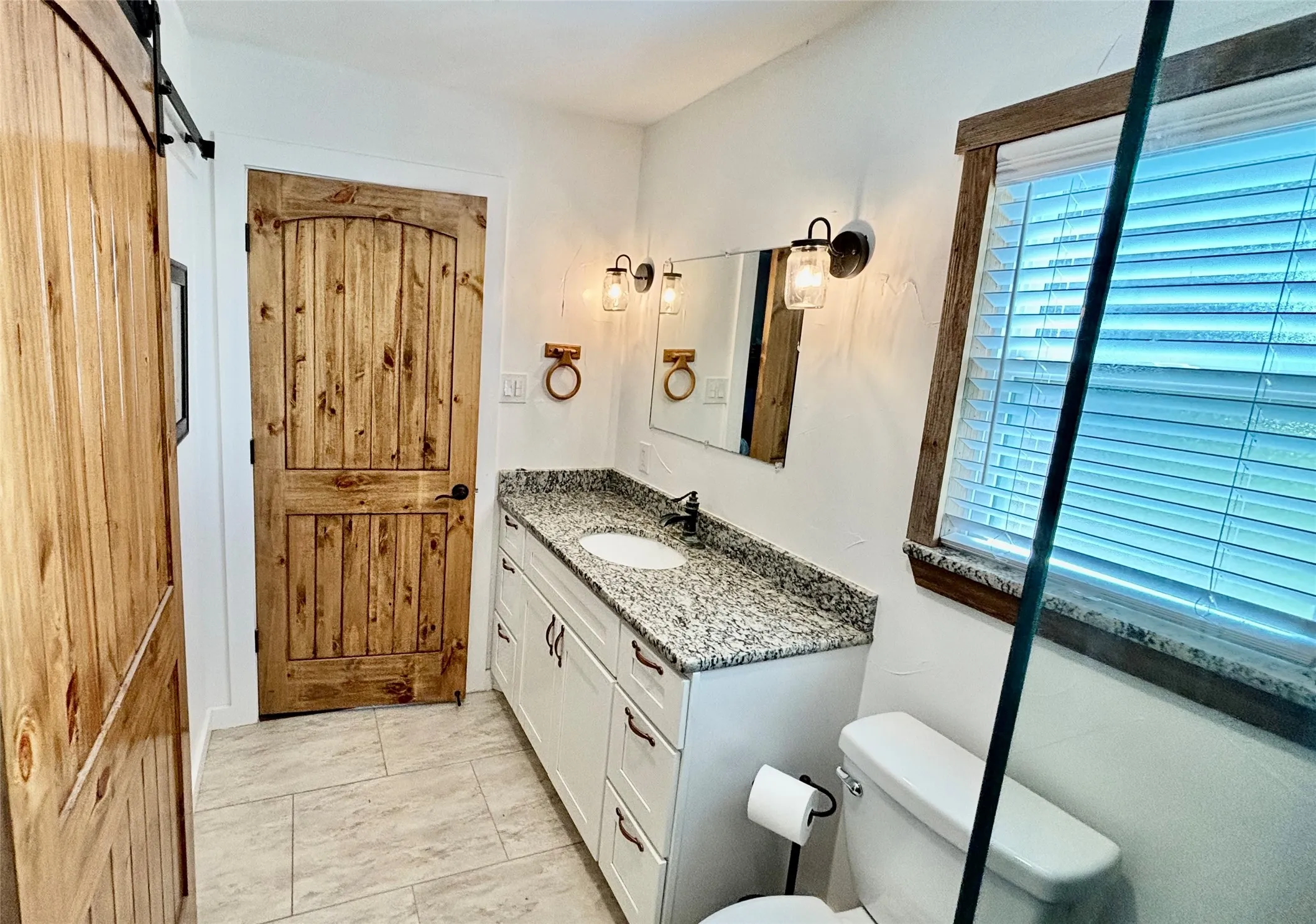 Single Family Residence For Sale in Mc Lennan County , 325 Grassy Way, Elm Mott, Texas 76640, 4 Bedroom, 3 Bathroom, Garage spaces, 1,798 Sqft, built in 1983, mls#21351932, Real Estate Agent in Elm Mott, Homes For Sale in Mc Lennan county, Homes For Sale in Elm Mott, Realtor in Elm Mott Texas, Real Estate Brokerage Independent Realty Texas, Luminita Cordes Realtor