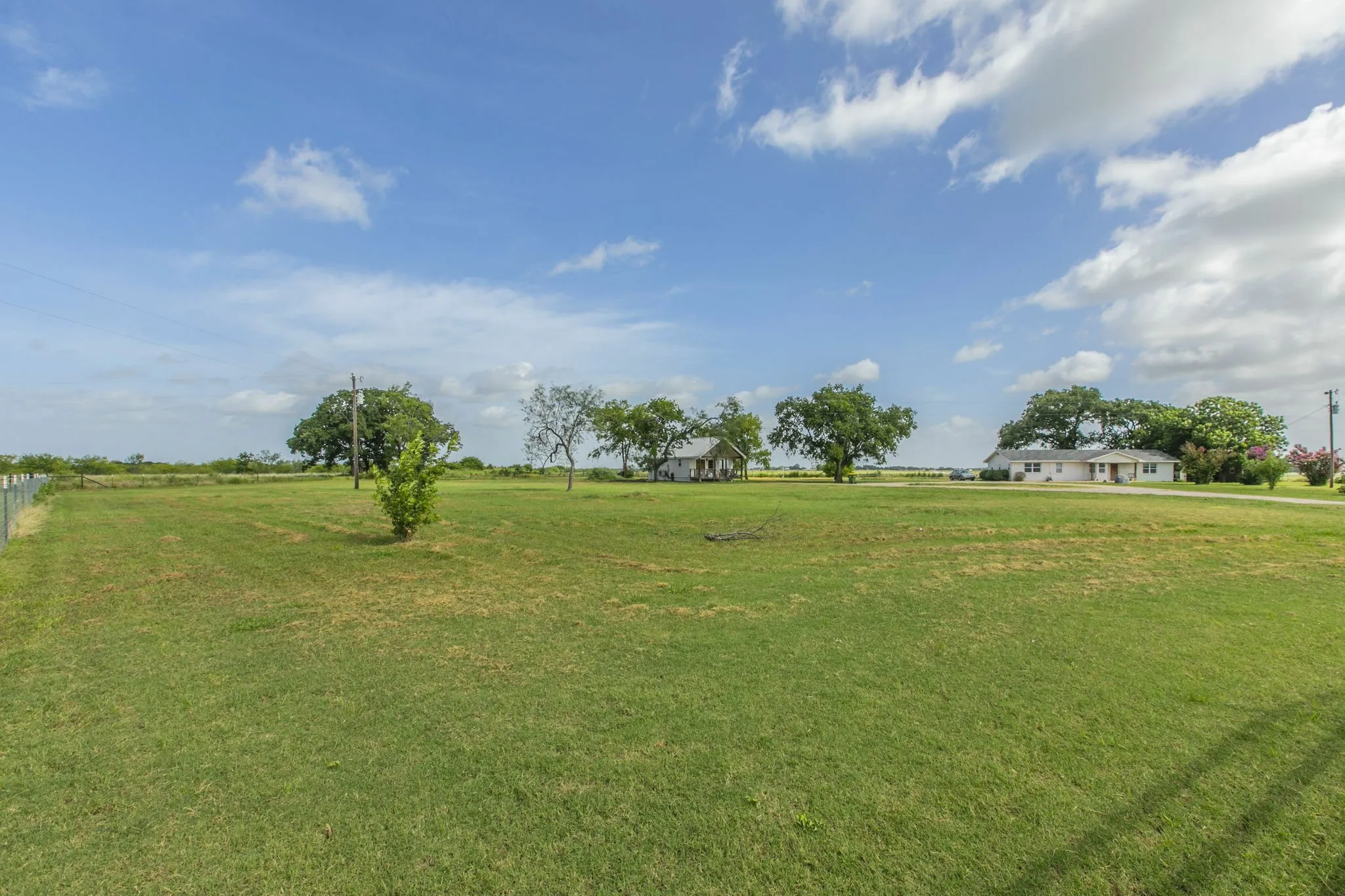 Single Family Residence For Sale in Mc Lennan County , 325 Grassy Way, Elm Mott, Texas 76640, 4 Bedroom, 3 Bathroom, Garage spaces, 1,798 Sqft, built in 1983, mls#21351932, Real Estate Agent in Elm Mott, Homes For Sale in Mc Lennan county, Homes For Sale in Elm Mott, Realtor in Elm Mott Texas, Real Estate Brokerage Independent Realty Texas, Luminita Cordes Realtor