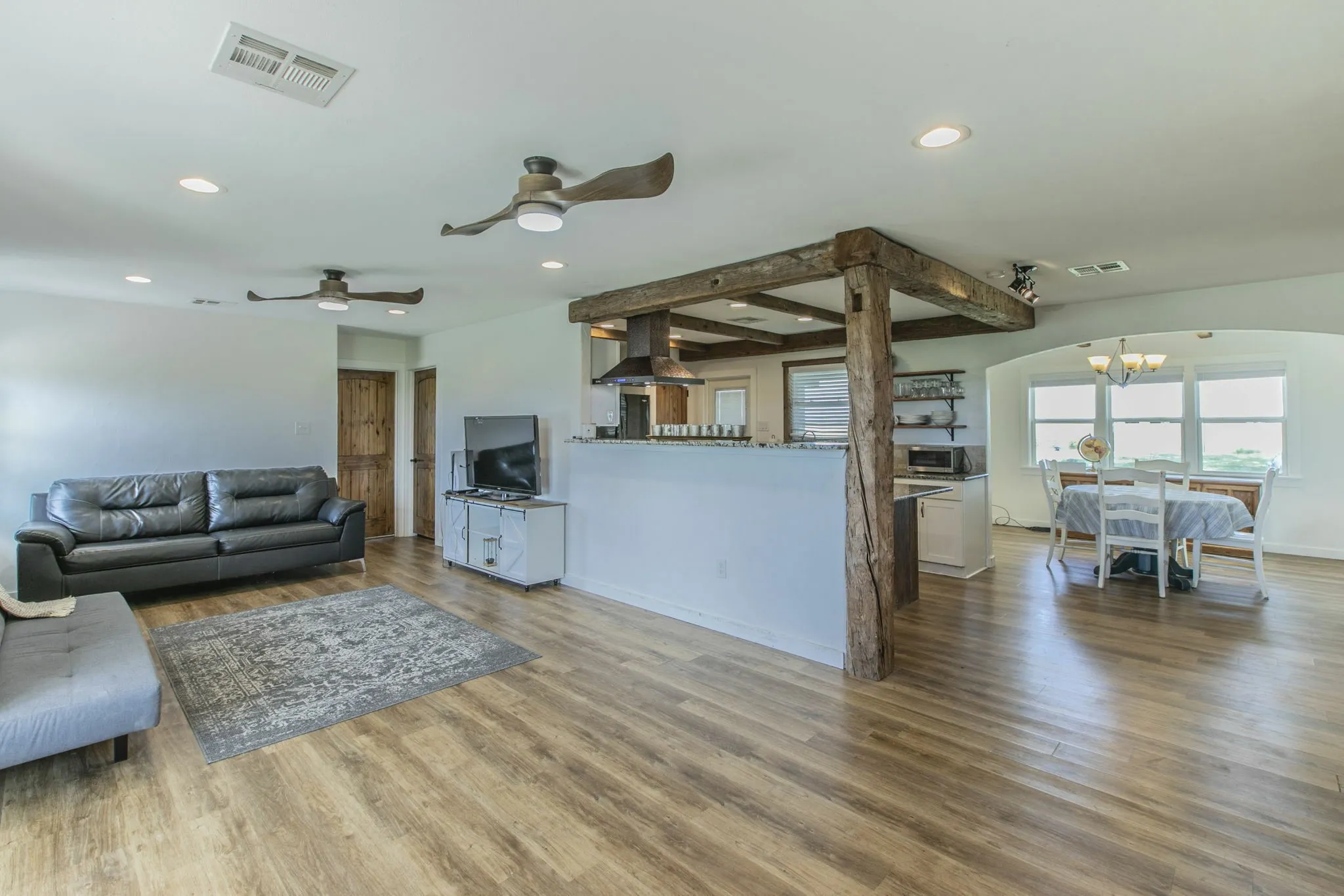 Single Family Residence For Sale in Mc Lennan County , 325 Grassy Way, Elm Mott, Texas 76640, 4 Bedroom, 3 Bathroom, Garage spaces, 1,798 Sqft, built in 1983, mls#21351932, Real Estate Agent in Elm Mott, Homes For Sale in Mc Lennan county, Homes For Sale in Elm Mott, Realtor in Elm Mott Texas, Real Estate Brokerage Independent Realty Texas, Luminita Cordes Realtor