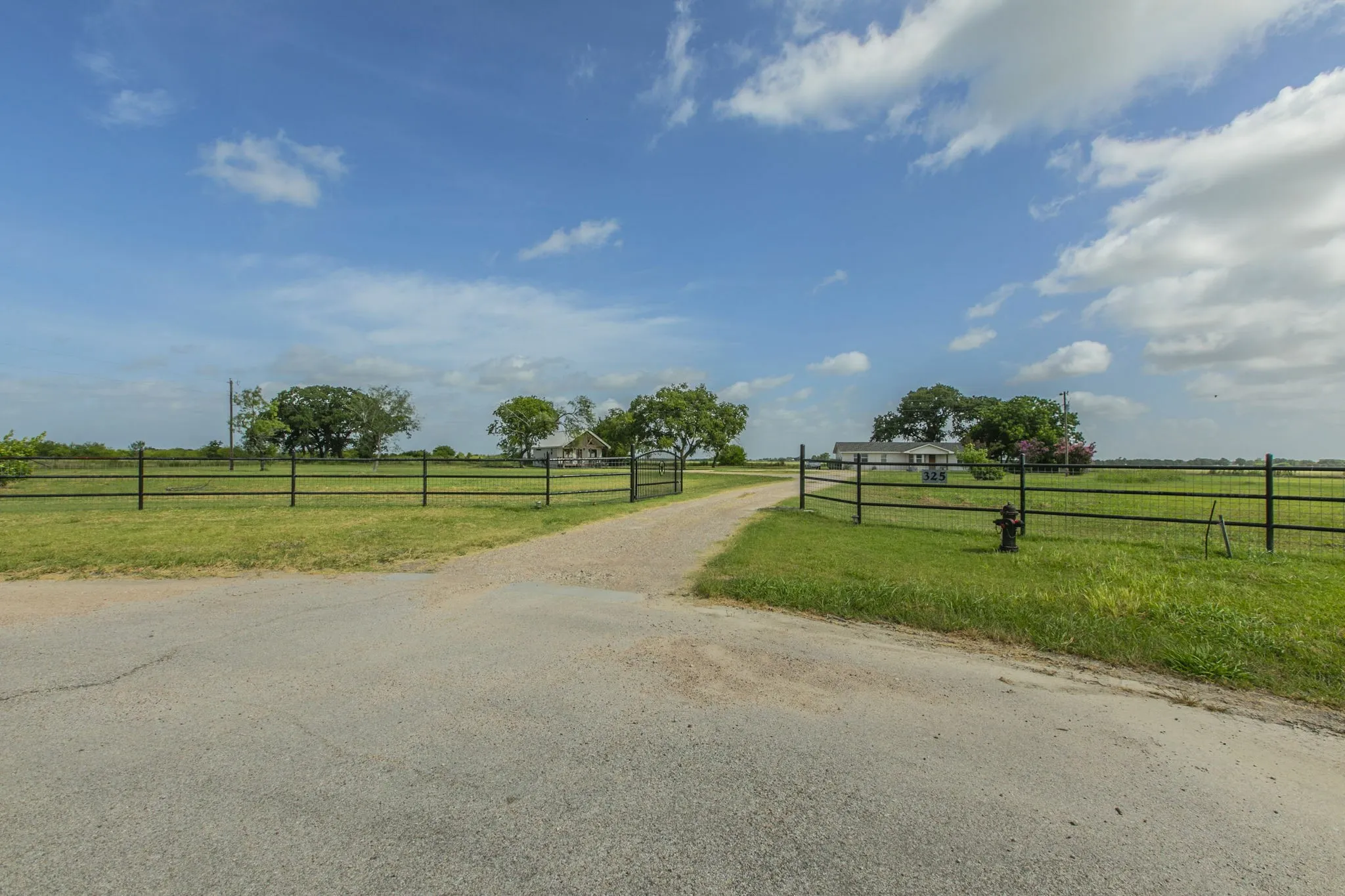 Single Family Residence For Sale in Mc Lennan County , 325 Grassy Way, Elm Mott, Texas 76640, 4 Bedroom, 3 Bathroom, Garage spaces, 1,798 Sqft, built in 1983, mls#21351932, Real Estate Agent in Elm Mott, Homes For Sale in Mc Lennan county, Homes For Sale in Elm Mott, Realtor in Elm Mott Texas, Real Estate Brokerage Independent Realty Texas, Luminita Cordes Realtor