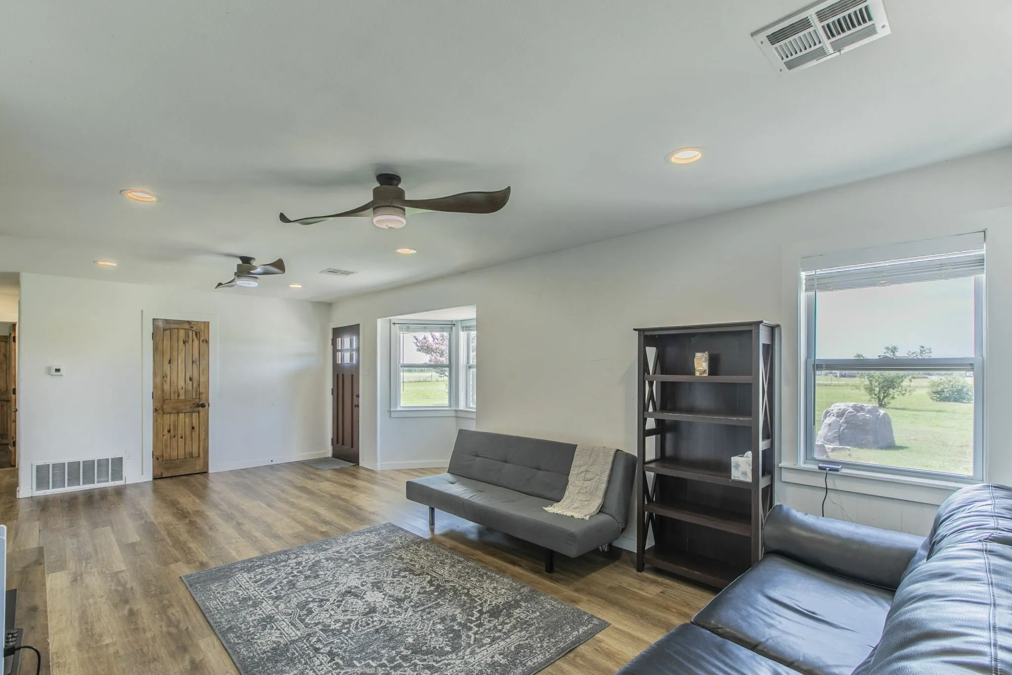 Single Family Residence For Sale in Mc Lennan County , 325 Grassy Way, Elm Mott, Texas 76640, 4 Bedroom, 3 Bathroom, Garage spaces, 1,798 Sqft, built in 1983, mls#21351932, Real Estate Agent in Elm Mott, Homes For Sale in Mc Lennan county, Homes For Sale in Elm Mott, Realtor in Elm Mott Texas, Real Estate Brokerage Independent Realty Texas, Luminita Cordes Realtor