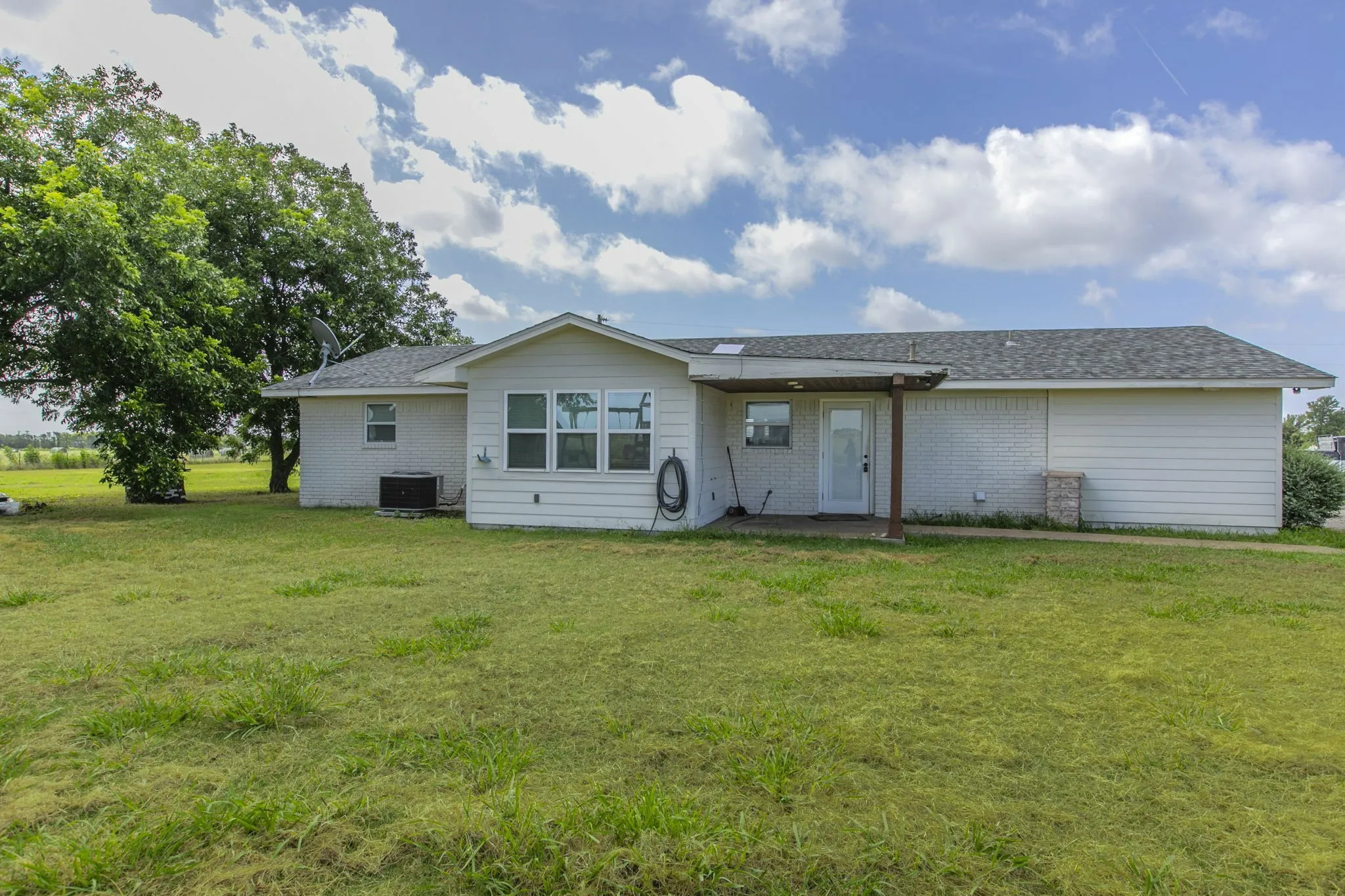Single Family Residence For Sale in Mc Lennan County , 325 Grassy Way, Elm Mott, Texas 76640, 4 Bedroom, 3 Bathroom, Garage spaces, 1,798 Sqft, built in 1983, mls#21351932, Real Estate Agent in Elm Mott, Homes For Sale in Mc Lennan county, Homes For Sale in Elm Mott, Realtor in Elm Mott Texas, Real Estate Brokerage Independent Realty Texas, Luminita Cordes Realtor