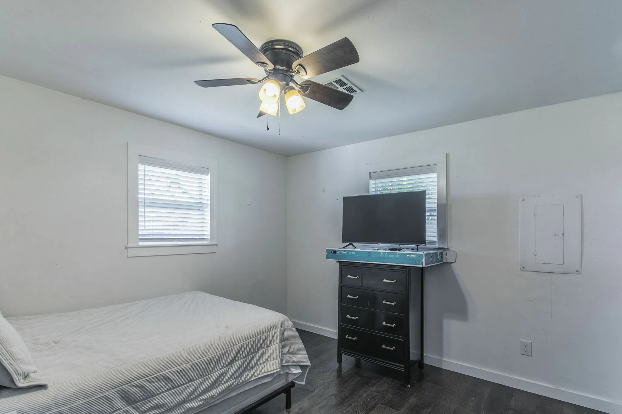 Single Family Residence For Sale in Mc Lennan County , 325 Grassy Way, Elm Mott, Texas 76640, 4 Bedroom, 3 Bathroom, Garage spaces, 1,798 Sqft, built in 1983, mls#21351932, Real Estate Agent in Elm Mott, Homes For Sale in Mc Lennan county, Homes For Sale in Elm Mott, Realtor in Elm Mott Texas, Real Estate Brokerage Independent Realty Texas, Luminita Cordes Realtor