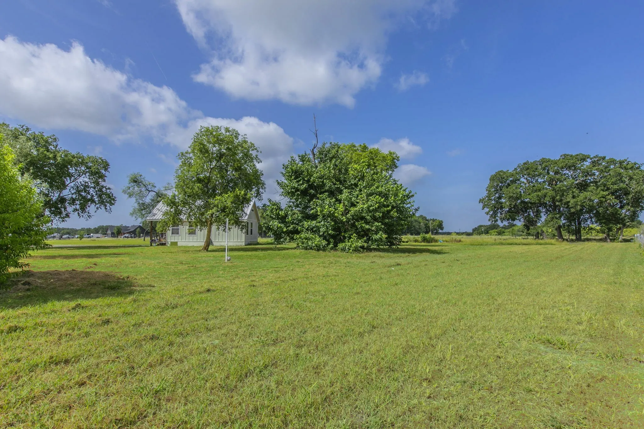 Single Family Residence For Sale in Mc Lennan County , 325 Grassy Way, Elm Mott, Texas 76640, 4 Bedroom, 3 Bathroom, Garage spaces, 1,798 Sqft, built in 1983, mls#21351932, Real Estate Agent in Elm Mott, Homes For Sale in Mc Lennan county, Homes For Sale in Elm Mott, Realtor in Elm Mott Texas, Real Estate Brokerage Independent Realty Texas, Luminita Cordes Realtor