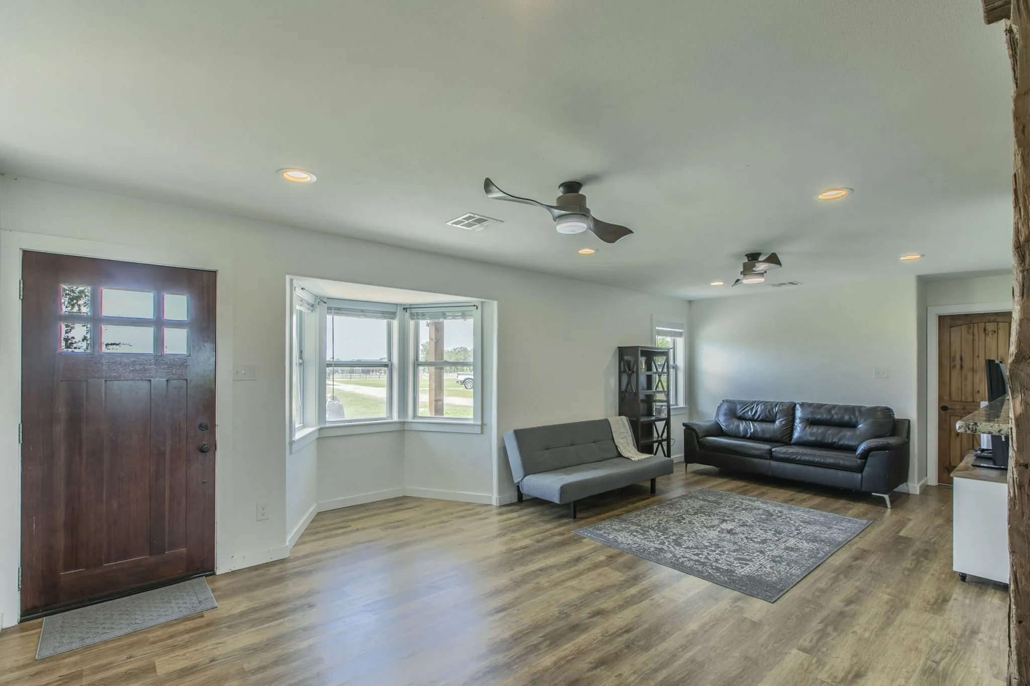 Single Family Residence For Sale in Mc Lennan County , 325 Grassy Way, Elm Mott, Texas 76640, 4 Bedroom, 3 Bathroom, Garage spaces, 1,798 Sqft, built in 1983, mls#21351932, Real Estate Agent in Elm Mott, Homes For Sale in Mc Lennan county, Homes For Sale in Elm Mott, Realtor in Elm Mott Texas, Real Estate Brokerage Independent Realty Texas, Luminita Cordes Realtor