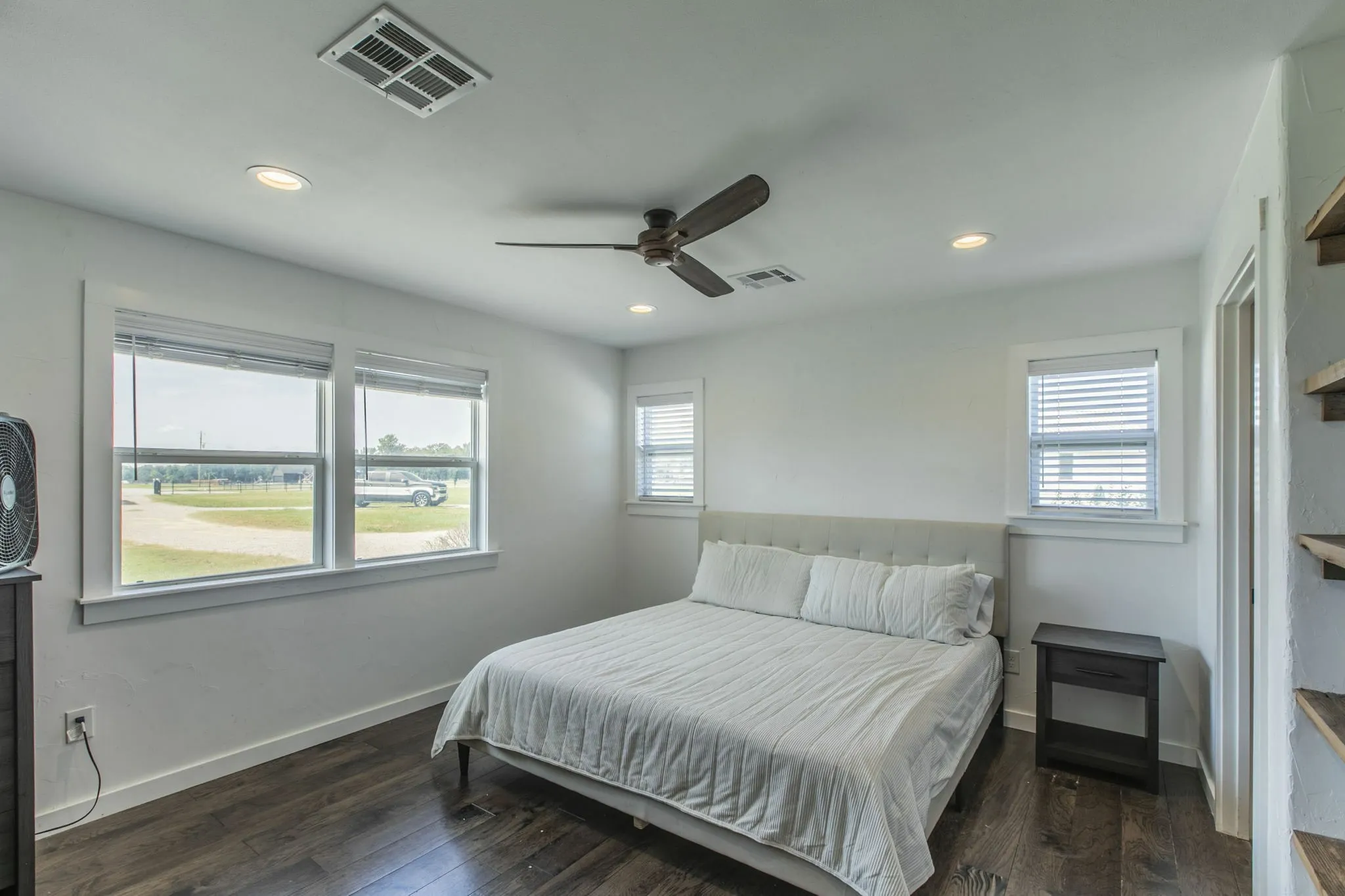Single Family Residence For Sale in Mc Lennan County , 325 Grassy Way, Elm Mott, Texas 76640, 4 Bedroom, 3 Bathroom, Garage spaces, 1,798 Sqft, built in 1983, mls#21351932, Real Estate Agent in Elm Mott, Homes For Sale in Mc Lennan county, Homes For Sale in Elm Mott, Realtor in Elm Mott Texas, Real Estate Brokerage Independent Realty Texas, Luminita Cordes Realtor