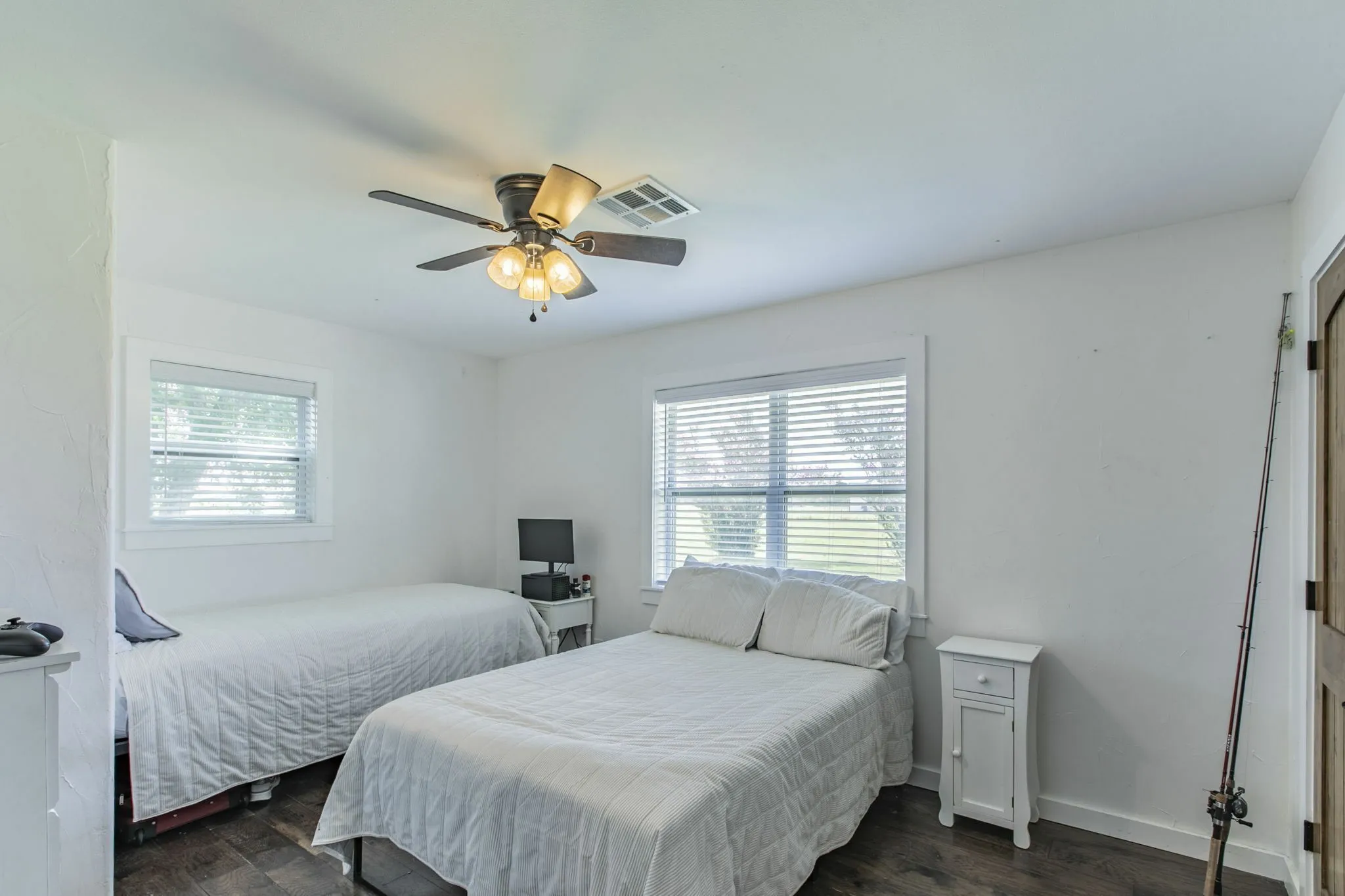 Single Family Residence For Sale in Mc Lennan County , 325 Grassy Way, Elm Mott, Texas 76640, 4 Bedroom, 3 Bathroom, Garage spaces, 1,798 Sqft, built in 1983, mls#21351932, Real Estate Agent in Elm Mott, Homes For Sale in Mc Lennan county, Homes For Sale in Elm Mott, Realtor in Elm Mott Texas, Real Estate Brokerage Independent Realty Texas, Luminita Cordes Realtor