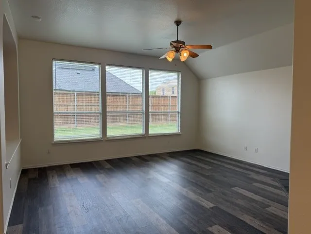 Single Family Residence For Rent in Collin County , 509 S Avalanche Drive, Murphy, Texas 75094, 5 Bedroom, 3 Bathroom, 2 Garage spaces, 2,742 Sqft, built in 2005, mls#21352238, Real Estate Agent in Murphy, Homes For Rent in Collin county, Homes For Rent in Murphy, Realtor in Murphy Texas, Real Estate Brokerage Independent Realty Texas, Luminita Cordes Realtor