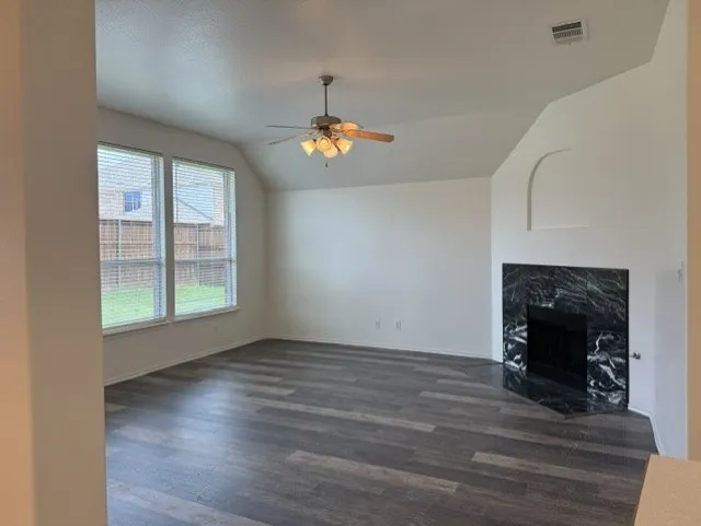 Single Family Residence For Rent in Collin County , 509 S Avalanche Drive, Murphy, Texas 75094, 5 Bedroom, 3 Bathroom, 2 Garage spaces, 2,742 Sqft, built in 2005, mls#21352238, Real Estate Agent in Murphy, Homes For Rent in Collin county, Homes For Rent in Murphy, Realtor in Murphy Texas, Real Estate Brokerage Independent Realty Texas, Luminita Cordes Realtor