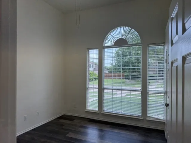Single Family Residence For Rent in Collin County , 509 S Avalanche Drive, Murphy, Texas 75094, 5 Bedroom, 3 Bathroom, 2 Garage spaces, 2,742 Sqft, built in 2005, mls#21352238, Real Estate Agent in Murphy, Homes For Rent in Collin county, Homes For Rent in Murphy, Realtor in Murphy Texas, Real Estate Brokerage Independent Realty Texas, Luminita Cordes Realtor