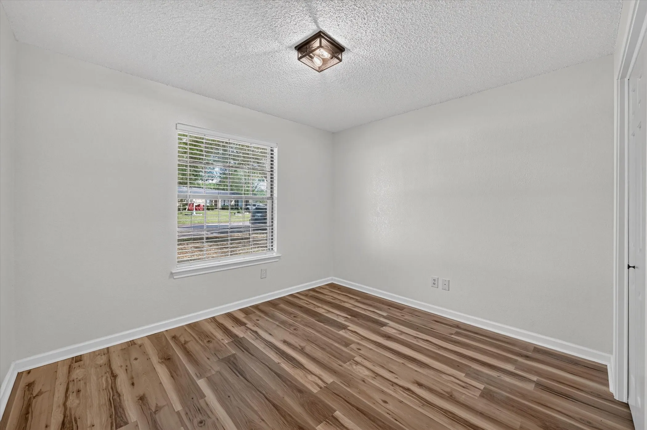 Single Family Residence For Sale in Johnson County , 312 E Miller Street, Burleson, Texas 76028, 3 Bedroom, 2 Bathroom, 2 Garage spaces, 1,453 Sqft, built in 1986, mls#21351244, Real Estate Agent in Burleson, Homes For Sale in Johnson county, Homes For Sale in Burleson, Realtor in Burleson Texas, Real Estate Brokerage Independent Realty Texas, Luminita Cordes Realtor