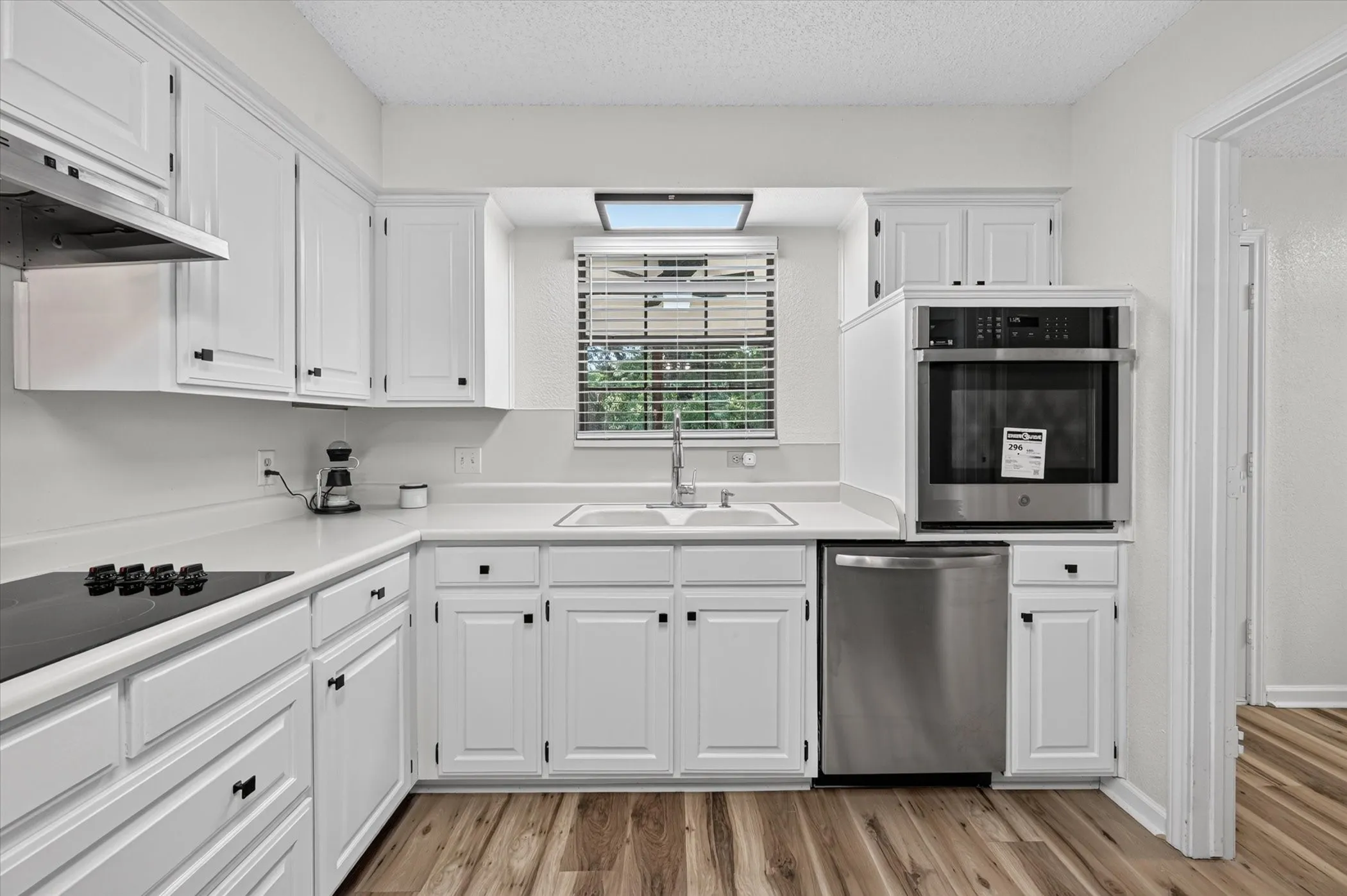 Single Family Residence For Sale in Johnson County , 312 E Miller Street, Burleson, Texas 76028, 3 Bedroom, 2 Bathroom, 2 Garage spaces, 1,453 Sqft, built in 1986, mls#21351244, Real Estate Agent in Burleson, Homes For Sale in Johnson county, Homes For Sale in Burleson, Realtor in Burleson Texas, Real Estate Brokerage Independent Realty Texas, Luminita Cordes Realtor