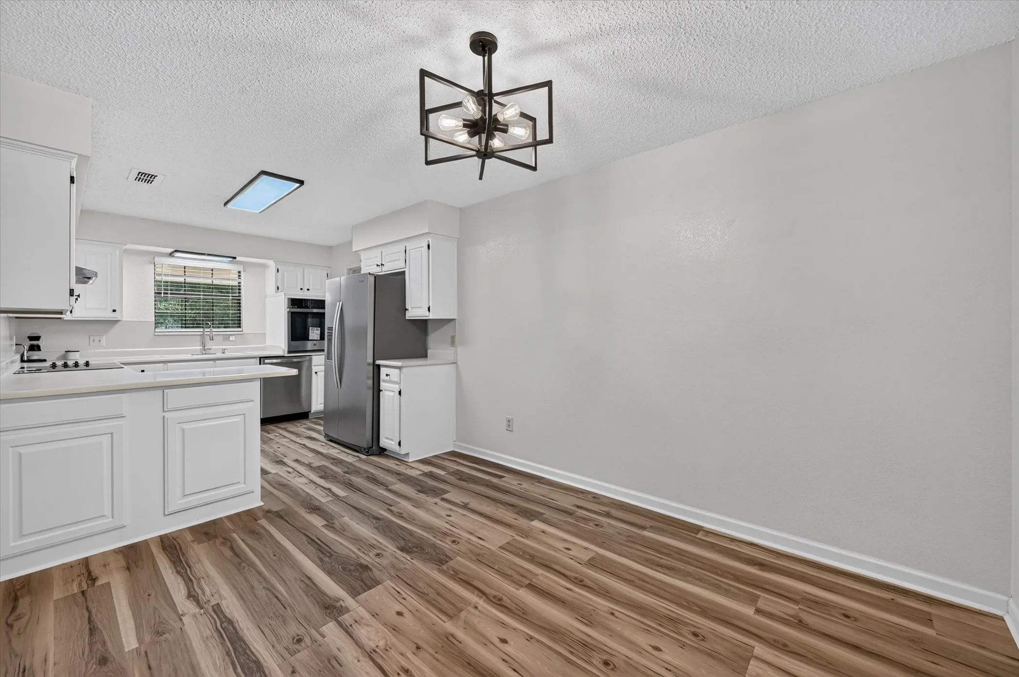 Single Family Residence For Sale in Johnson County , 312 E Miller Street, Burleson, Texas 76028, 3 Bedroom, 2 Bathroom, 2 Garage spaces, 1,453 Sqft, built in 1986, mls#21351244, Real Estate Agent in Burleson, Homes For Sale in Johnson county, Homes For Sale in Burleson, Realtor in Burleson Texas, Real Estate Brokerage Independent Realty Texas, Luminita Cordes Realtor
