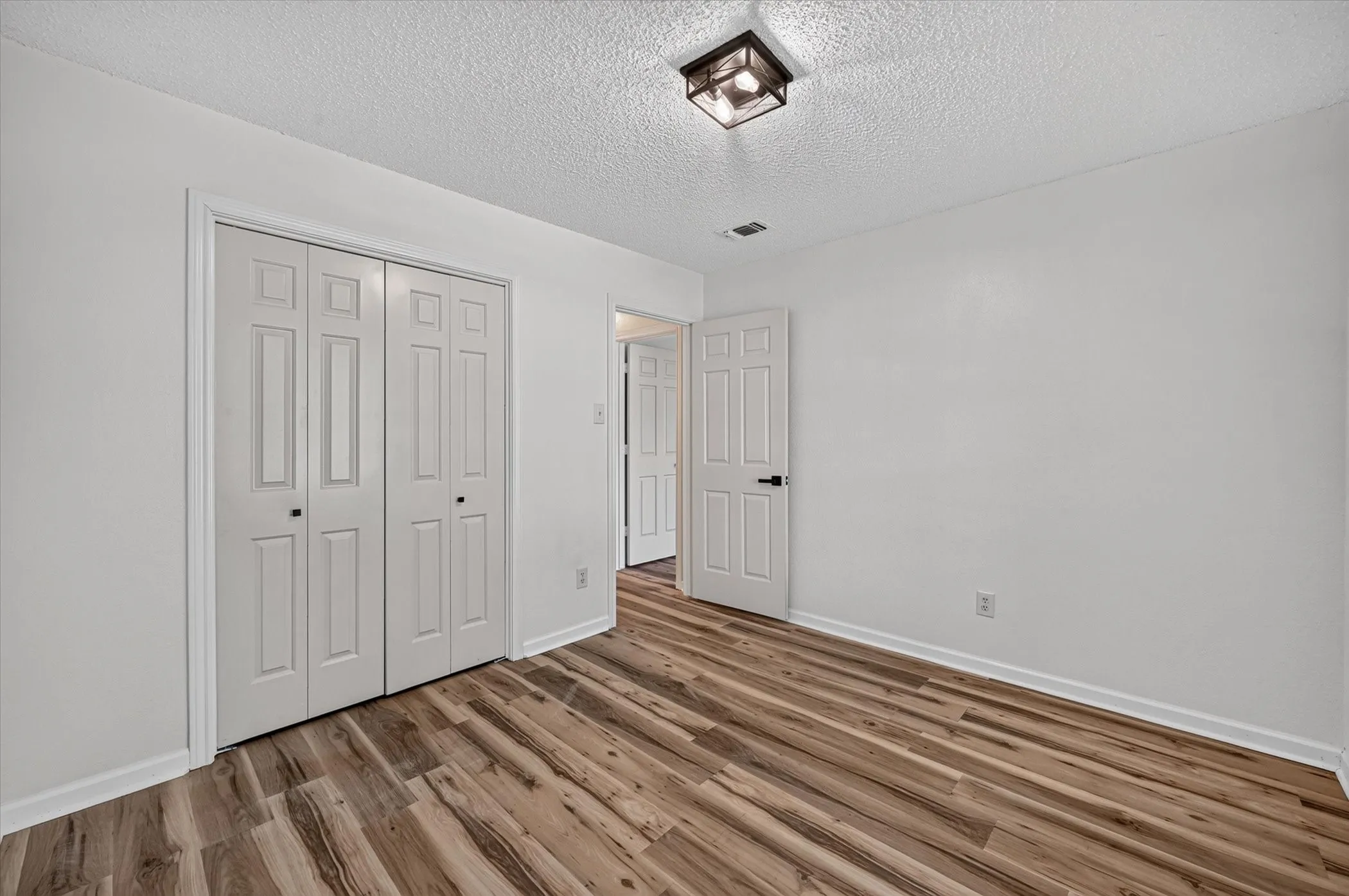 Single Family Residence For Sale in Johnson County , 312 E Miller Street, Burleson, Texas 76028, 3 Bedroom, 2 Bathroom, 2 Garage spaces, 1,453 Sqft, built in 1986, mls#21351244, Real Estate Agent in Burleson, Homes For Sale in Johnson county, Homes For Sale in Burleson, Realtor in Burleson Texas, Real Estate Brokerage Independent Realty Texas, Luminita Cordes Realtor