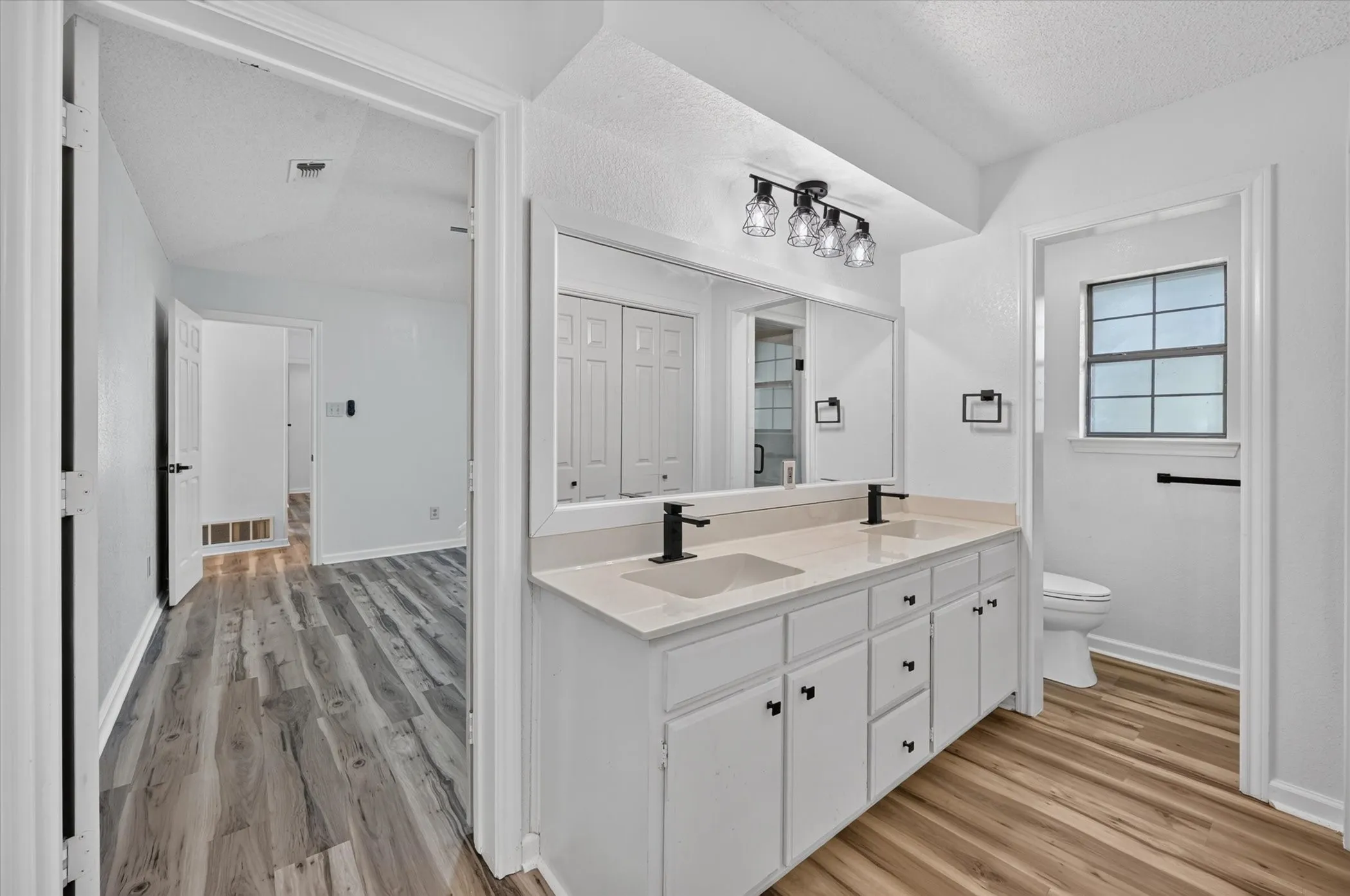 Single Family Residence For Sale in Johnson County , 312 E Miller Street, Burleson, Texas 76028, 3 Bedroom, 2 Bathroom, 2 Garage spaces, 1,453 Sqft, built in 1986, mls#21351244, Real Estate Agent in Burleson, Homes For Sale in Johnson county, Homes For Sale in Burleson, Realtor in Burleson Texas, Real Estate Brokerage Independent Realty Texas, Luminita Cordes Realtor