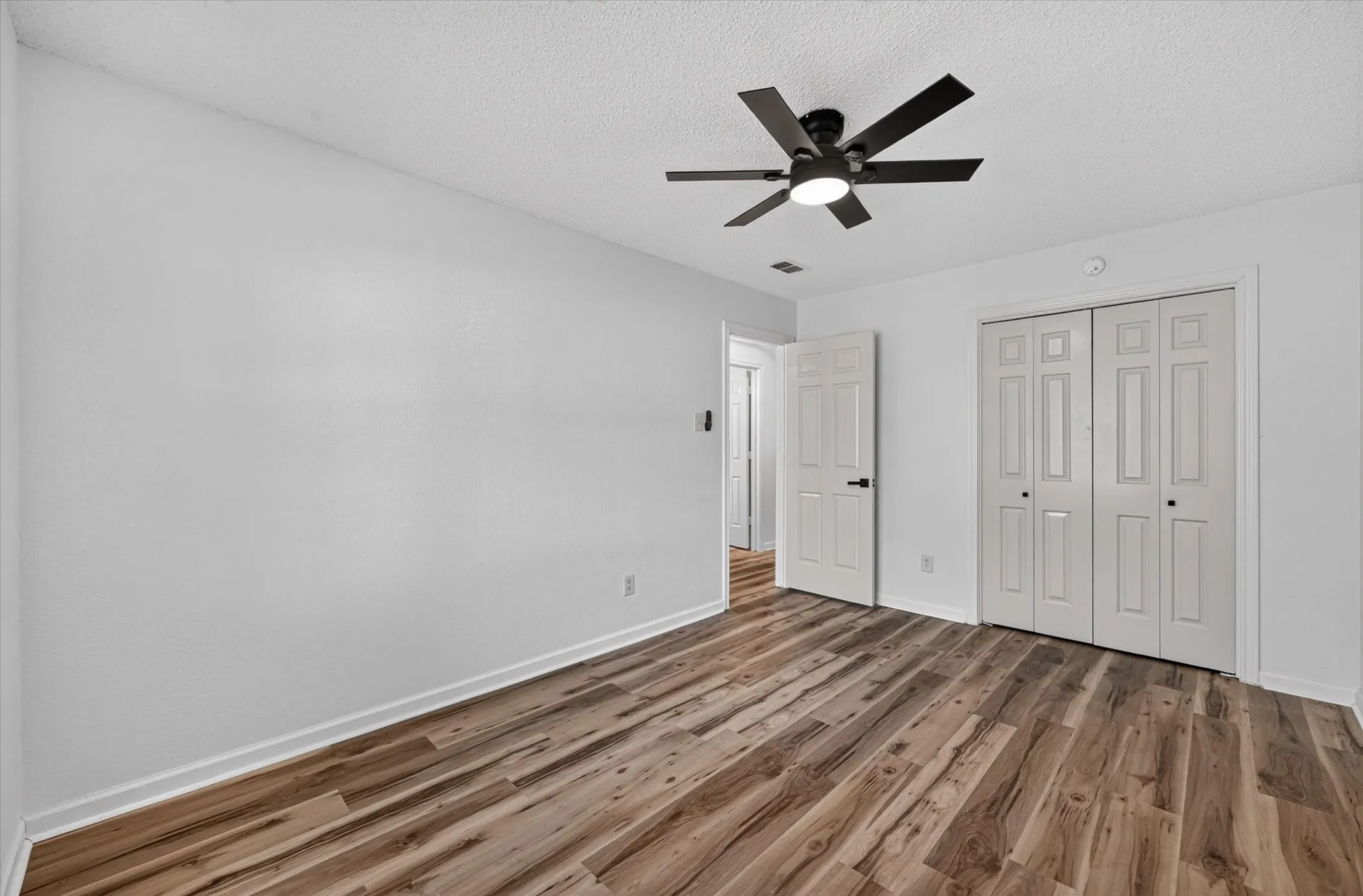 Single Family Residence For Sale in Johnson County , 312 E Miller Street, Burleson, Texas 76028, 3 Bedroom, 2 Bathroom, 2 Garage spaces, 1,453 Sqft, built in 1986, mls#21351244, Real Estate Agent in Burleson, Homes For Sale in Johnson county, Homes For Sale in Burleson, Realtor in Burleson Texas, Real Estate Brokerage Independent Realty Texas, Luminita Cordes Realtor