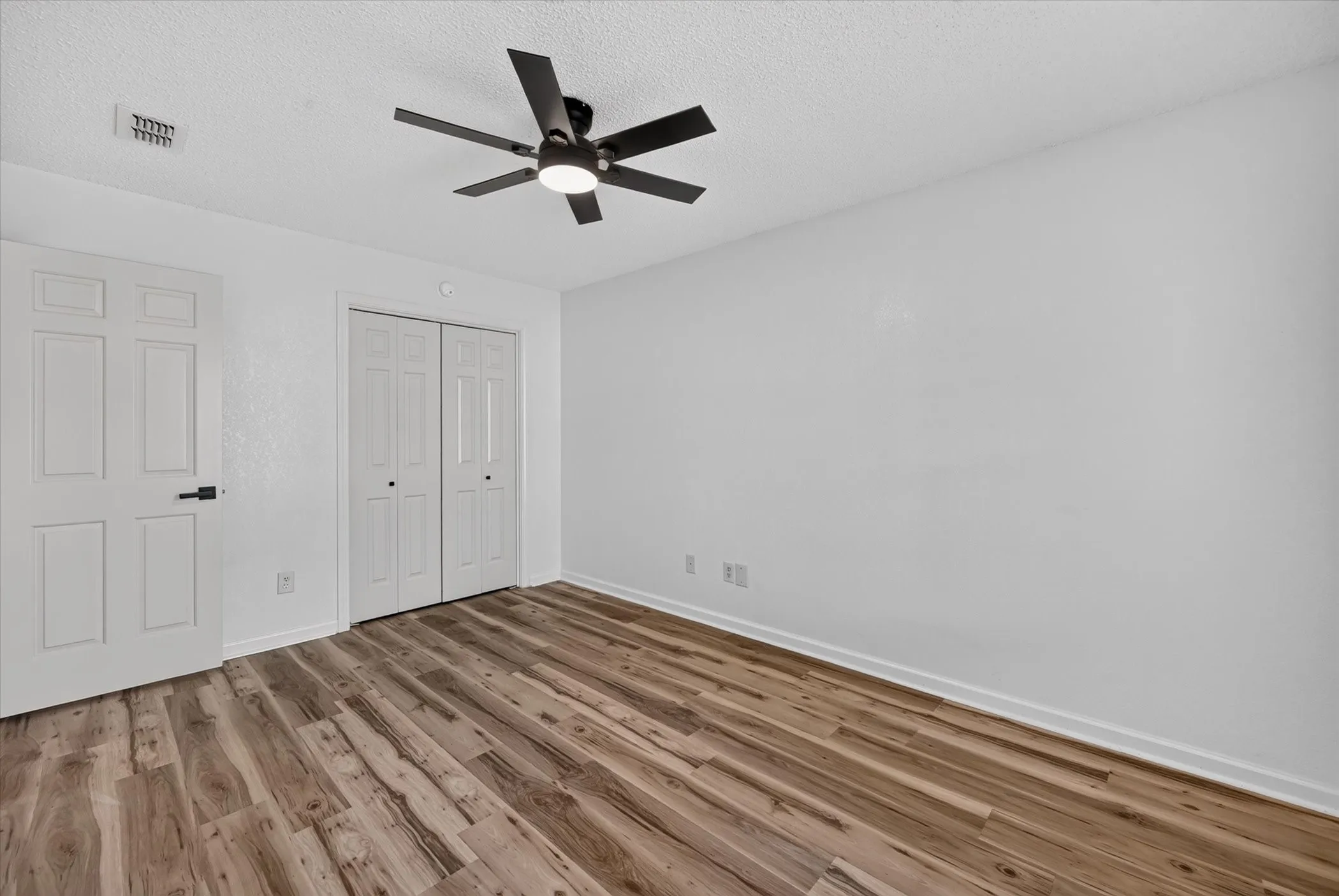 Single Family Residence For Sale in Johnson County , 312 E Miller Street, Burleson, Texas 76028, 3 Bedroom, 2 Bathroom, 2 Garage spaces, 1,453 Sqft, built in 1986, mls#21351244, Real Estate Agent in Burleson, Homes For Sale in Johnson county, Homes For Sale in Burleson, Realtor in Burleson Texas, Real Estate Brokerage Independent Realty Texas, Luminita Cordes Realtor