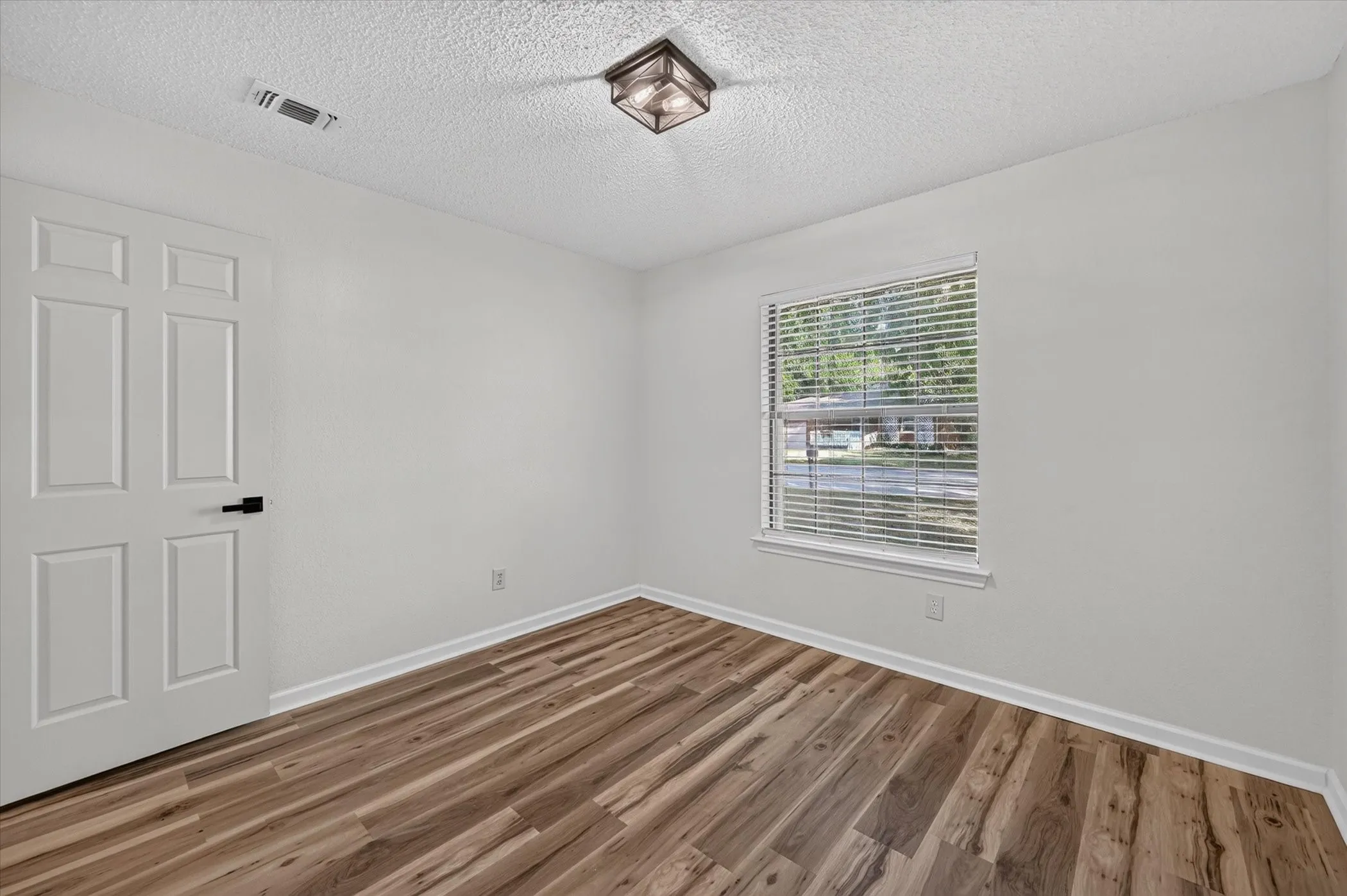 Single Family Residence For Sale in Johnson County , 312 E Miller Street, Burleson, Texas 76028, 3 Bedroom, 2 Bathroom, 2 Garage spaces, 1,453 Sqft, built in 1986, mls#21351244, Real Estate Agent in Burleson, Homes For Sale in Johnson county, Homes For Sale in Burleson, Realtor in Burleson Texas, Real Estate Brokerage Independent Realty Texas, Luminita Cordes Realtor