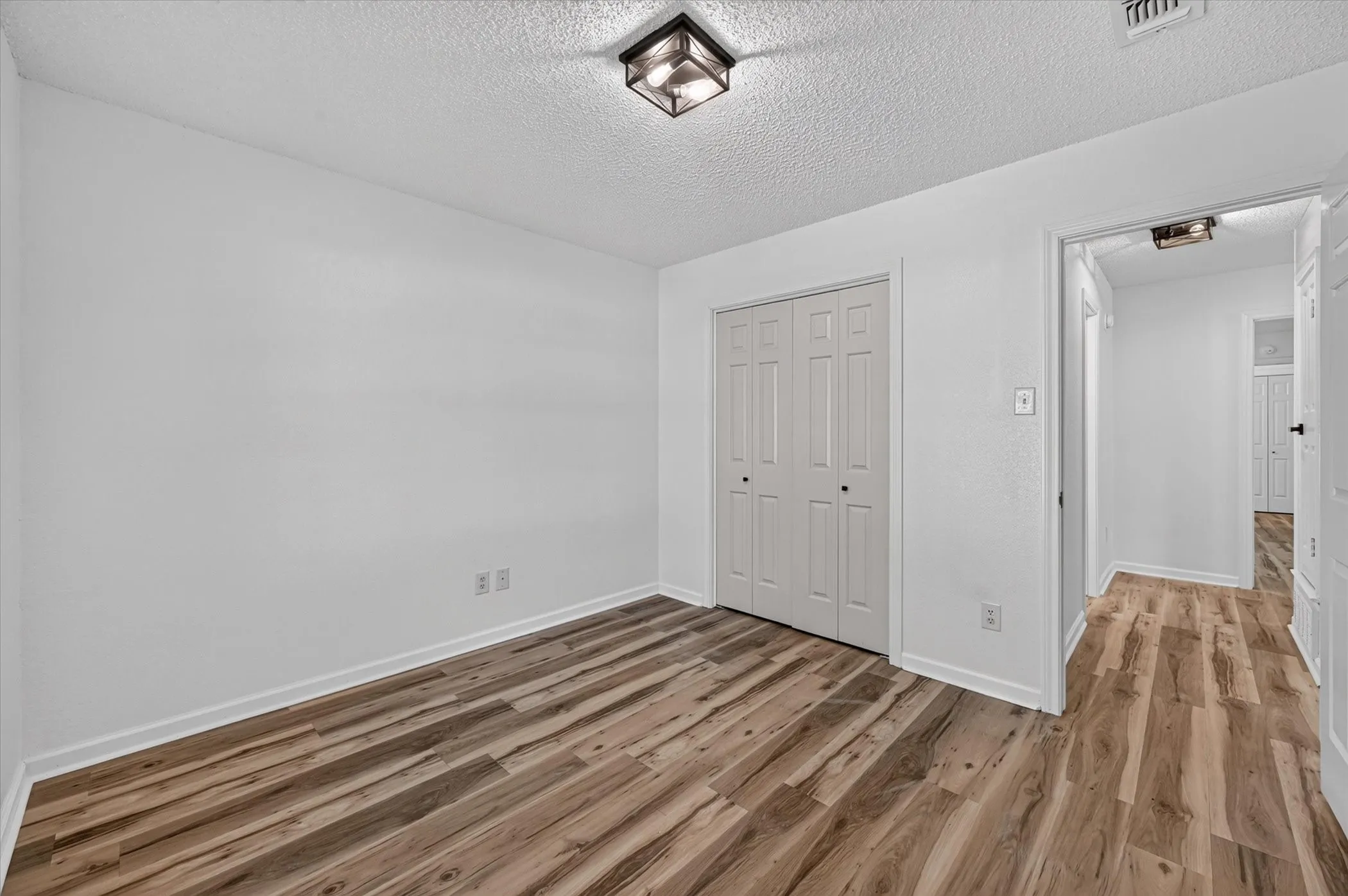 Single Family Residence For Sale in Johnson County , 312 E Miller Street, Burleson, Texas 76028, 3 Bedroom, 2 Bathroom, 2 Garage spaces, 1,453 Sqft, built in 1986, mls#21351244, Real Estate Agent in Burleson, Homes For Sale in Johnson county, Homes For Sale in Burleson, Realtor in Burleson Texas, Real Estate Brokerage Independent Realty Texas, Luminita Cordes Realtor