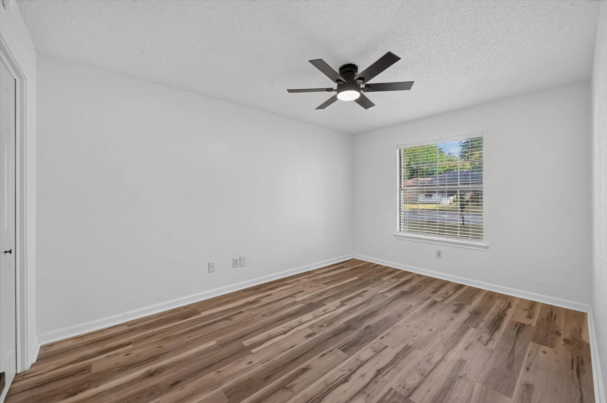 Single Family Residence For Sale in Johnson County , 312 E Miller Street, Burleson, Texas 76028, 3 Bedroom, 2 Bathroom, 2 Garage spaces, 1,453 Sqft, built in 1986, mls#21351244, Real Estate Agent in Burleson, Homes For Sale in Johnson county, Homes For Sale in Burleson, Realtor in Burleson Texas, Real Estate Brokerage Independent Realty Texas, Luminita Cordes Realtor