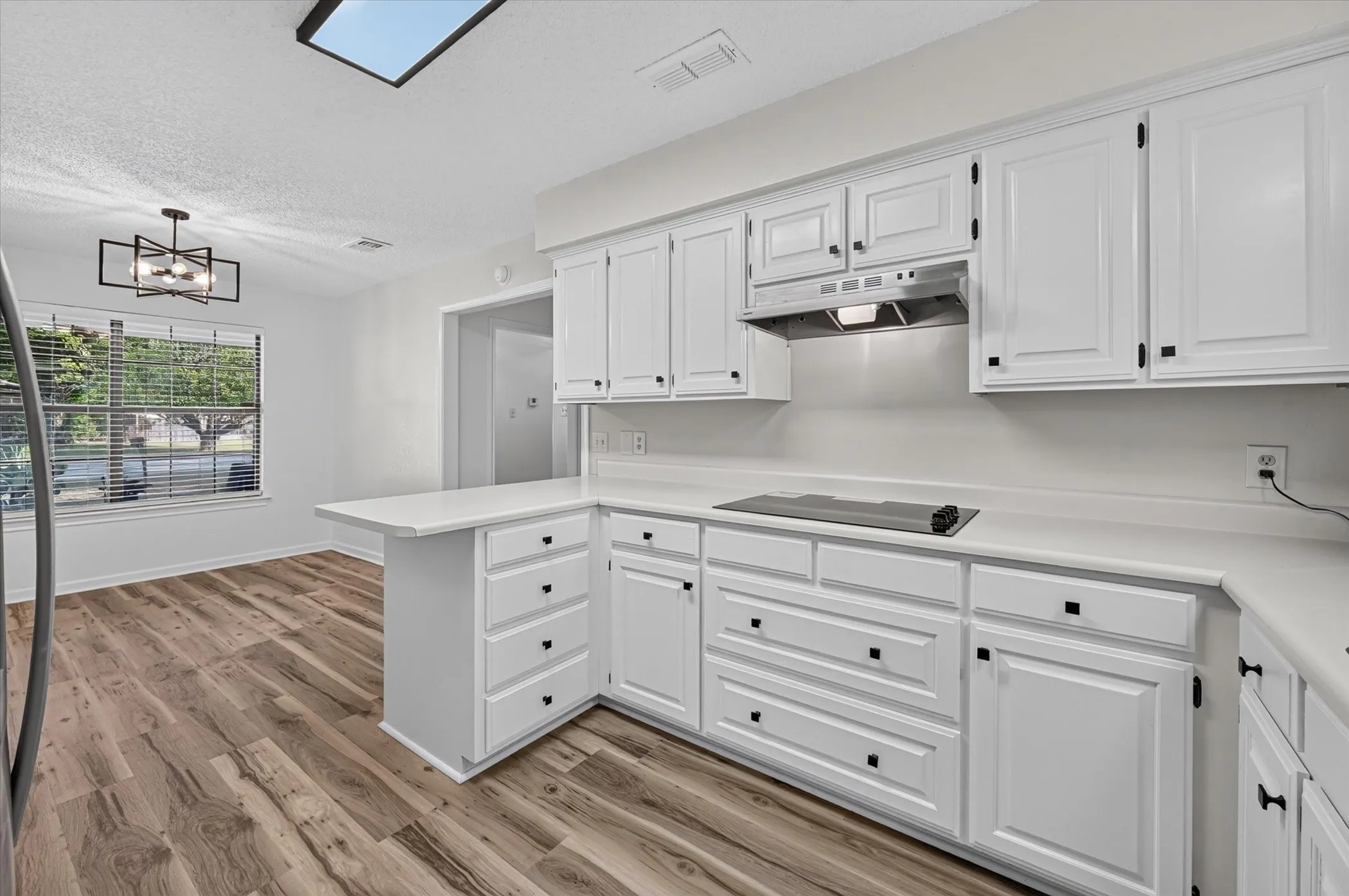 Single Family Residence For Sale in Johnson County , 312 E Miller Street, Burleson, Texas 76028, 3 Bedroom, 2 Bathroom, 2 Garage spaces, 1,453 Sqft, built in 1986, mls#21351244, Real Estate Agent in Burleson, Homes For Sale in Johnson county, Homes For Sale in Burleson, Realtor in Burleson Texas, Real Estate Brokerage Independent Realty Texas, Luminita Cordes Realtor