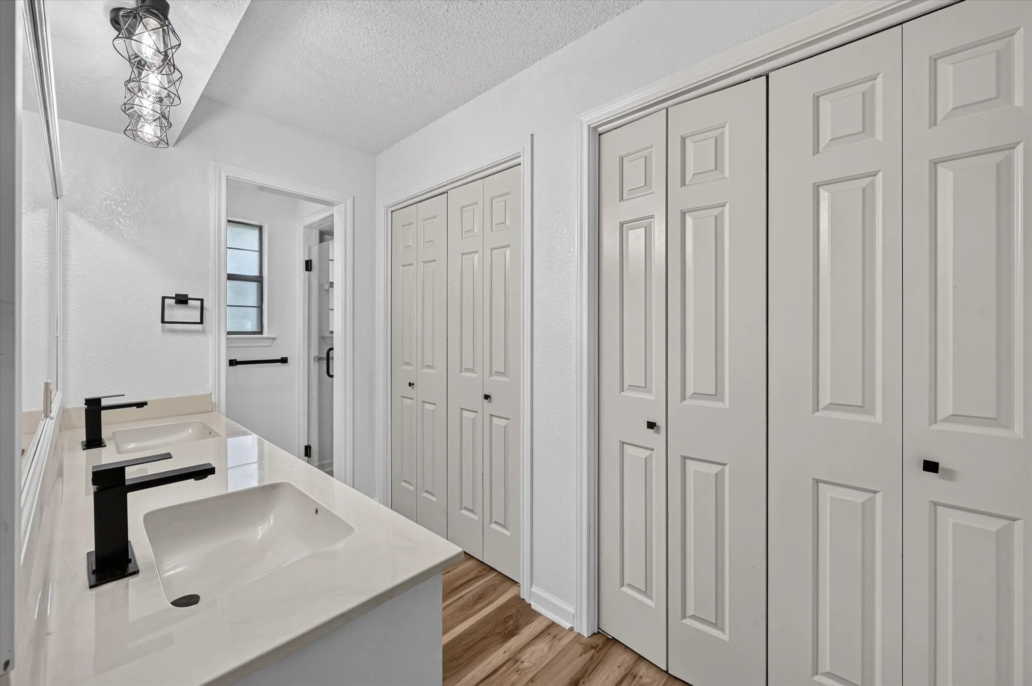 Single Family Residence For Sale in Johnson County , 312 E Miller Street, Burleson, Texas 76028, 3 Bedroom, 2 Bathroom, 2 Garage spaces, 1,453 Sqft, built in 1986, mls#21351244, Real Estate Agent in Burleson, Homes For Sale in Johnson county, Homes For Sale in Burleson, Realtor in Burleson Texas, Real Estate Brokerage Independent Realty Texas, Luminita Cordes Realtor