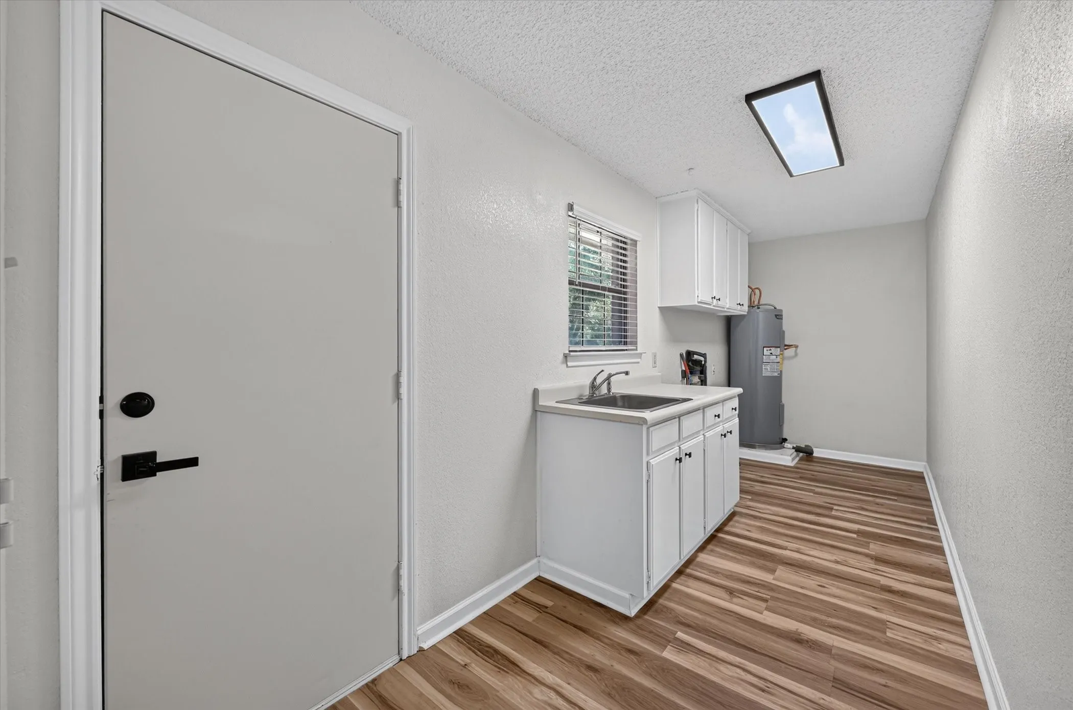 Single Family Residence For Sale in Johnson County , 312 E Miller Street, Burleson, Texas 76028, 3 Bedroom, 2 Bathroom, 2 Garage spaces, 1,453 Sqft, built in 1986, mls#21351244, Real Estate Agent in Burleson, Homes For Sale in Johnson county, Homes For Sale in Burleson, Realtor in Burleson Texas, Real Estate Brokerage Independent Realty Texas, Luminita Cordes Realtor