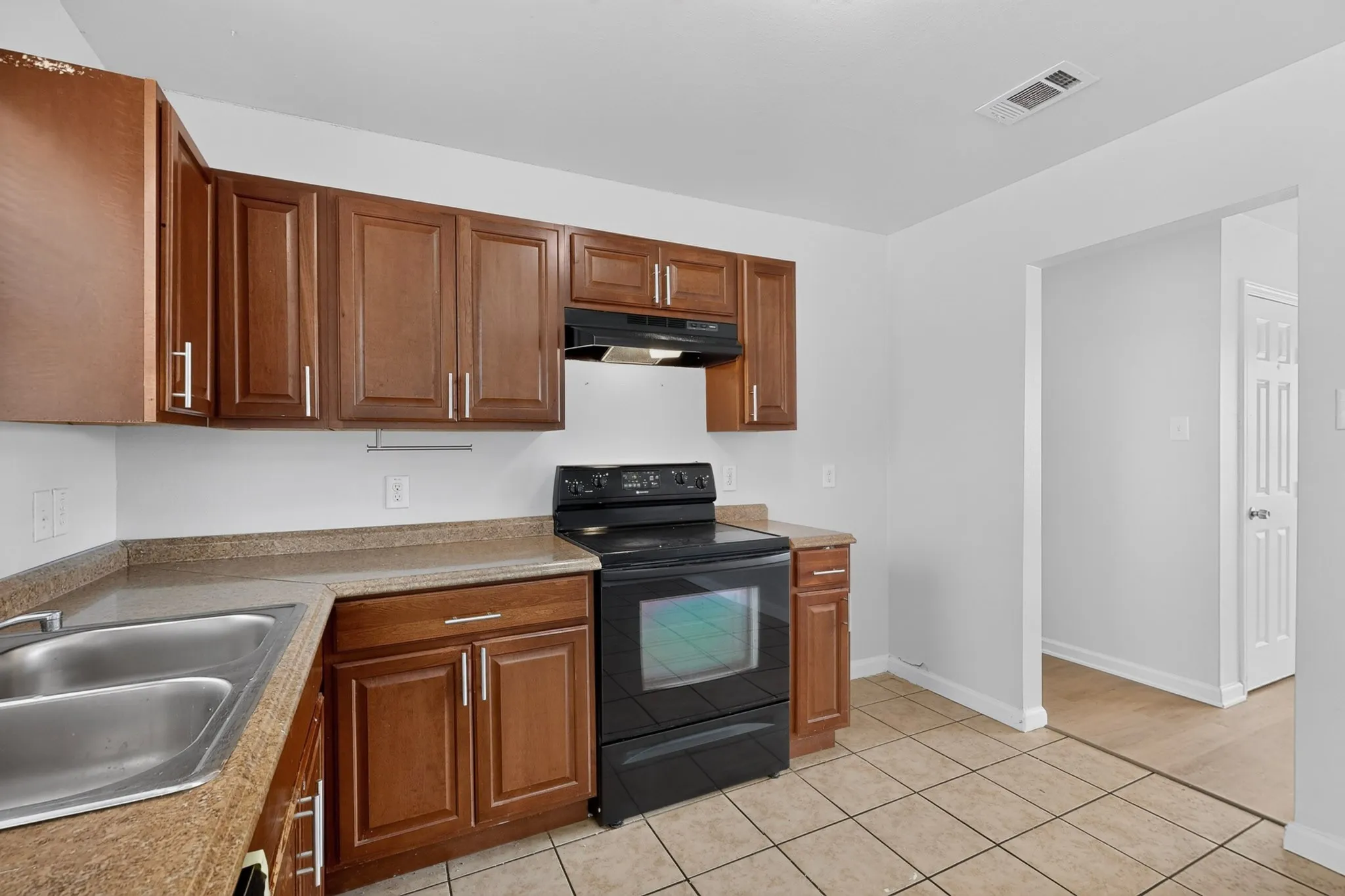 Single Family Residence For Rent in Tarrant County , 4525 Hunter Street, Haltom City, Texas 76117, 3 Bedroom, 2 Bathroom, 1 Garage spaces, 1,061 Sqft, built in 1960, mls#21352247, Real Estate Agent in Haltom City, Homes For Rent in Tarrant county, Homes For Rent in Haltom City, Realtor in Haltom City Texas, Real Estate Brokerage Independent Realty Texas, Luminita Cordes Realtor