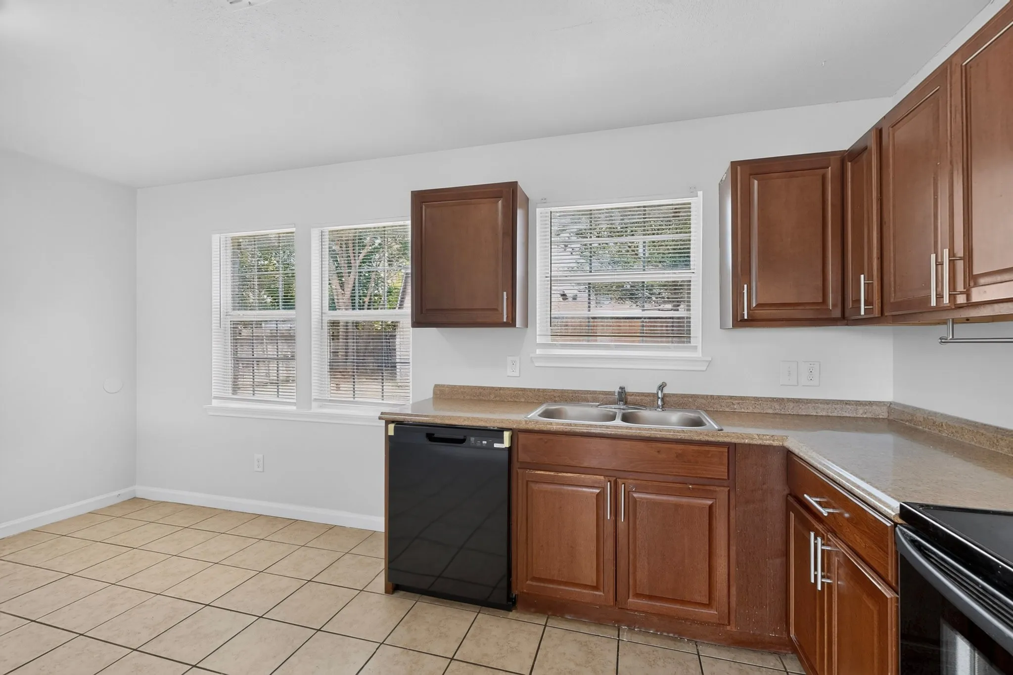 Single Family Residence For Rent in Tarrant County , 4525 Hunter Street, Haltom City, Texas 76117, 3 Bedroom, 2 Bathroom, 1 Garage spaces, 1,061 Sqft, built in 1960, mls#21352247, Real Estate Agent in Haltom City, Homes For Rent in Tarrant county, Homes For Rent in Haltom City, Realtor in Haltom City Texas, Real Estate Brokerage Independent Realty Texas, Luminita Cordes Realtor