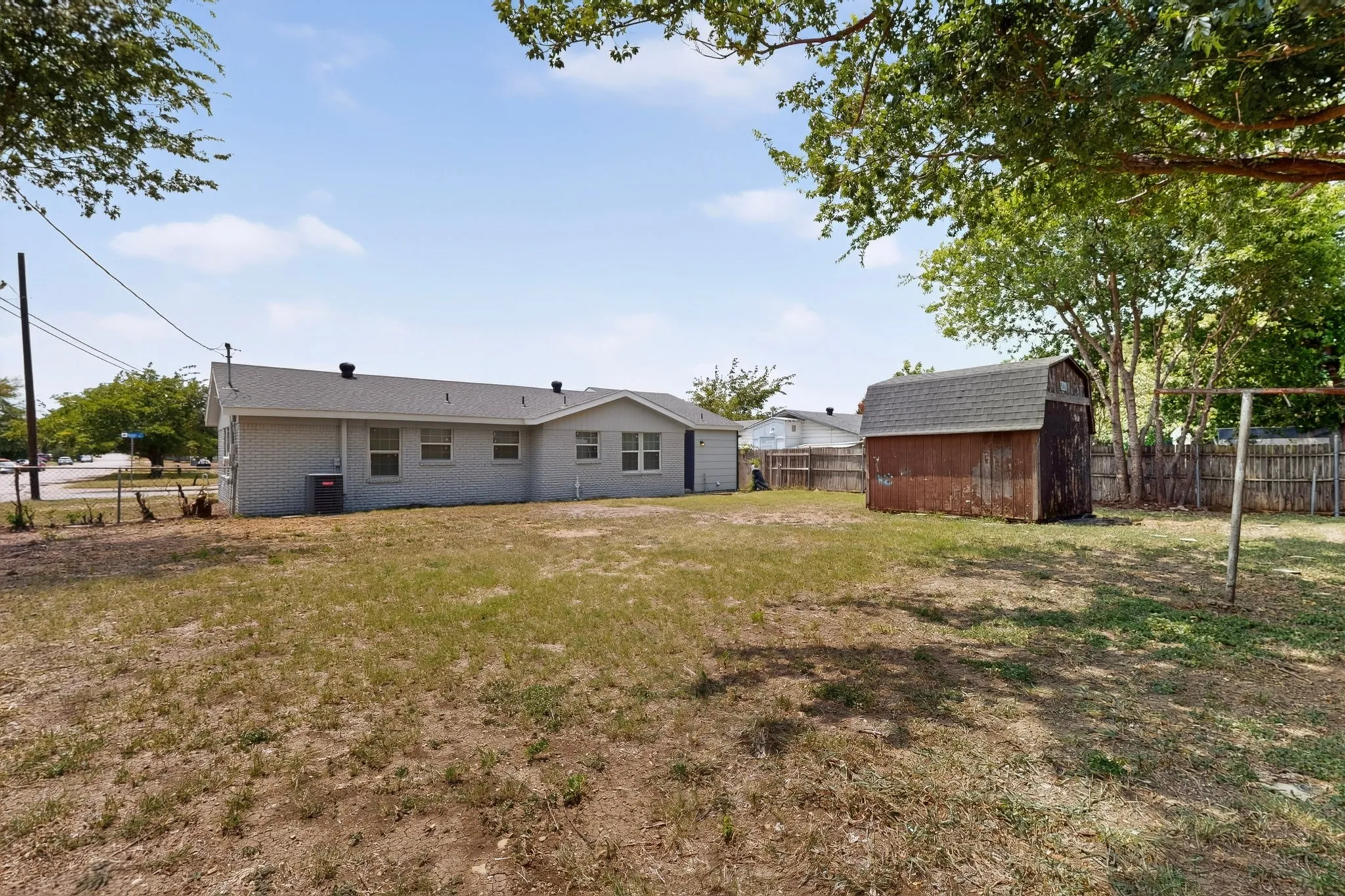 Single Family Residence For Rent in Tarrant County , 4525 Hunter Street, Haltom City, Texas 76117, 3 Bedroom, 2 Bathroom, 1 Garage spaces, 1,061 Sqft, built in 1960, mls#21352247, Real Estate Agent in Haltom City, Homes For Rent in Tarrant county, Homes For Rent in Haltom City, Realtor in Haltom City Texas, Real Estate Brokerage Independent Realty Texas, Luminita Cordes Realtor