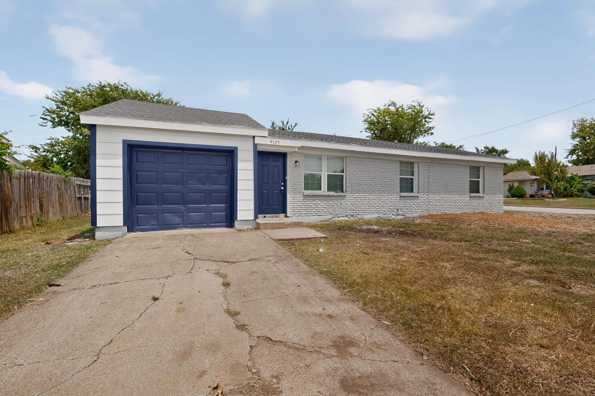 Single Family Residence For Rent in Tarrant County , 4525 Hunter Street, Haltom City, Texas 76117, 3 Bedroom, 2 Bathroom, 1 Garage spaces, 1,061 Sqft, built in 1960, mls#21352247, Real Estate Agent in Haltom City, Homes For Rent in Tarrant county, Homes For Rent in Haltom City, Realtor in Haltom City Texas, Real Estate Brokerage Independent Realty Texas, Luminita Cordes Realtor