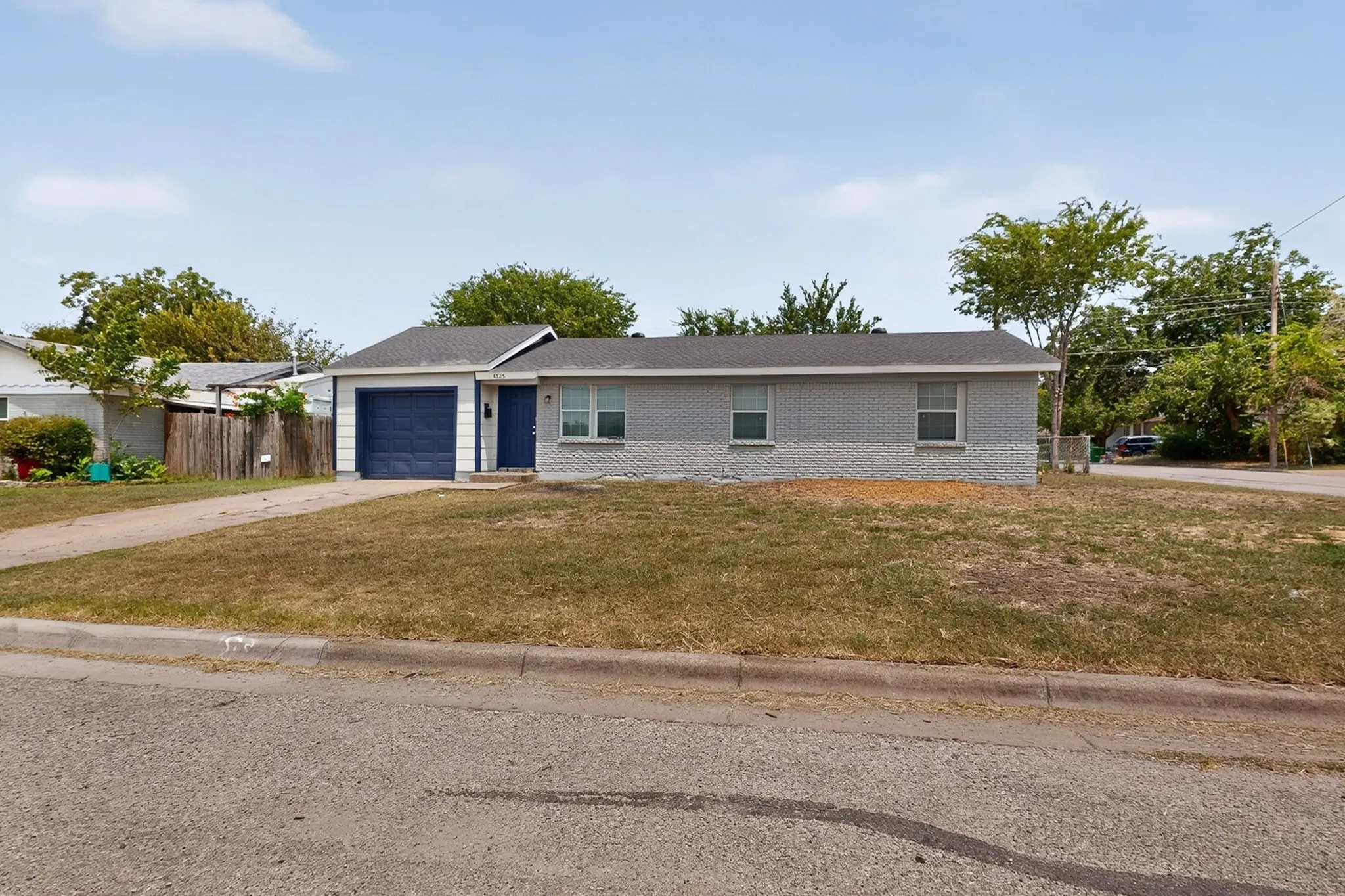 Single Family Residence For Rent in Tarrant County , 4525 Hunter Street, Haltom City, Texas 76117, 3 Bedroom, 2 Bathroom, 1 Garage spaces, 1,061 Sqft, built in 1960, mls#21352247, Real Estate Agent in Haltom City, Homes For Rent in Tarrant county, Homes For Rent in Haltom City, Realtor in Haltom City Texas, Real Estate Brokerage Independent Realty Texas, Luminita Cordes Realtor