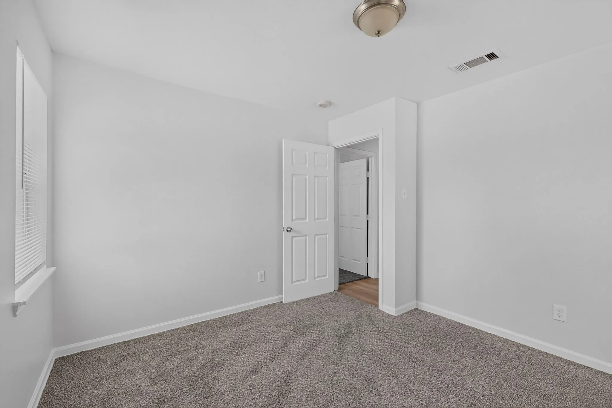 Single Family Residence For Rent in Tarrant County , 4525 Hunter Street, Haltom City, Texas 76117, 3 Bedroom, 2 Bathroom, 1 Garage spaces, 1,061 Sqft, built in 1960, mls#21352247, Real Estate Agent in Haltom City, Homes For Rent in Tarrant county, Homes For Rent in Haltom City, Realtor in Haltom City Texas, Real Estate Brokerage Independent Realty Texas, Luminita Cordes Realtor