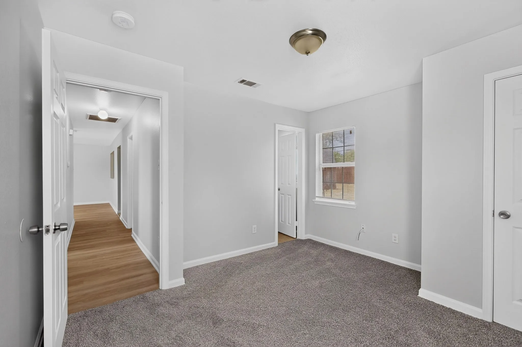 Single Family Residence For Rent in Tarrant County , 4525 Hunter Street, Haltom City, Texas 76117, 3 Bedroom, 2 Bathroom, 1 Garage spaces, 1,061 Sqft, built in 1960, mls#21352247, Real Estate Agent in Haltom City, Homes For Rent in Tarrant county, Homes For Rent in Haltom City, Realtor in Haltom City Texas, Real Estate Brokerage Independent Realty Texas, Luminita Cordes Realtor