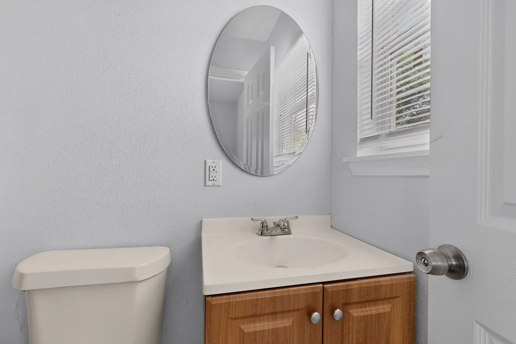 Single Family Residence For Rent in Tarrant County , 4525 Hunter Street, Haltom City, Texas 76117, 3 Bedroom, 2 Bathroom, 1 Garage spaces, 1,061 Sqft, built in 1960, mls#21352247, Real Estate Agent in Haltom City, Homes For Rent in Tarrant county, Homes For Rent in Haltom City, Realtor in Haltom City Texas, Real Estate Brokerage Independent Realty Texas, Luminita Cordes Realtor