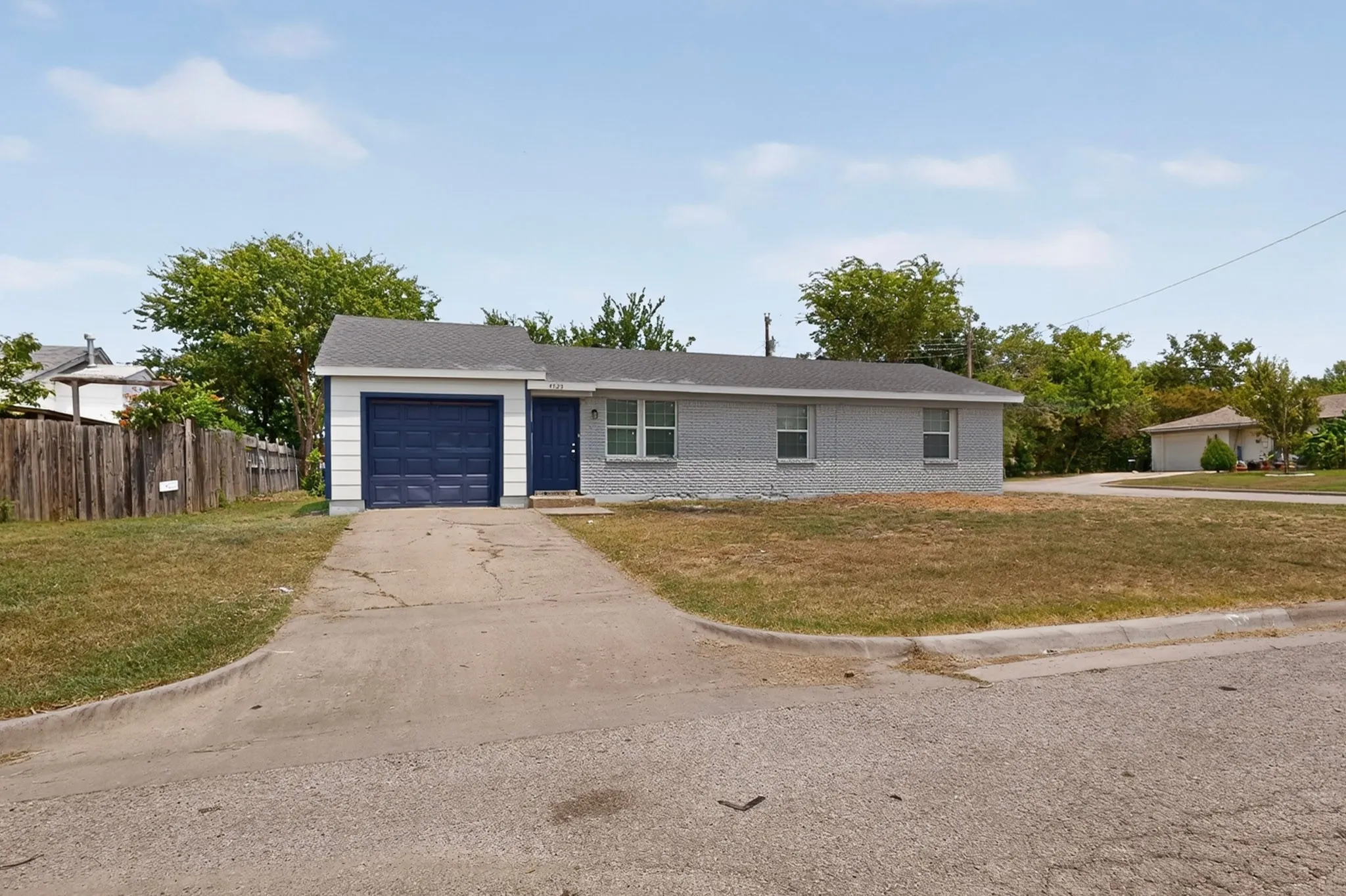 Single Family Residence For Rent in Tarrant County , 4525 Hunter Street, Haltom City, Texas 76117, 3 Bedroom, 2 Bathroom, 1 Garage spaces, 1,061 Sqft, built in 1960, mls#21352247, Real Estate Agent in Haltom City, Homes For Rent in Tarrant county, Homes For Rent in Haltom City, Realtor in Haltom City Texas, Real Estate Brokerage Independent Realty Texas, Luminita Cordes Realtor