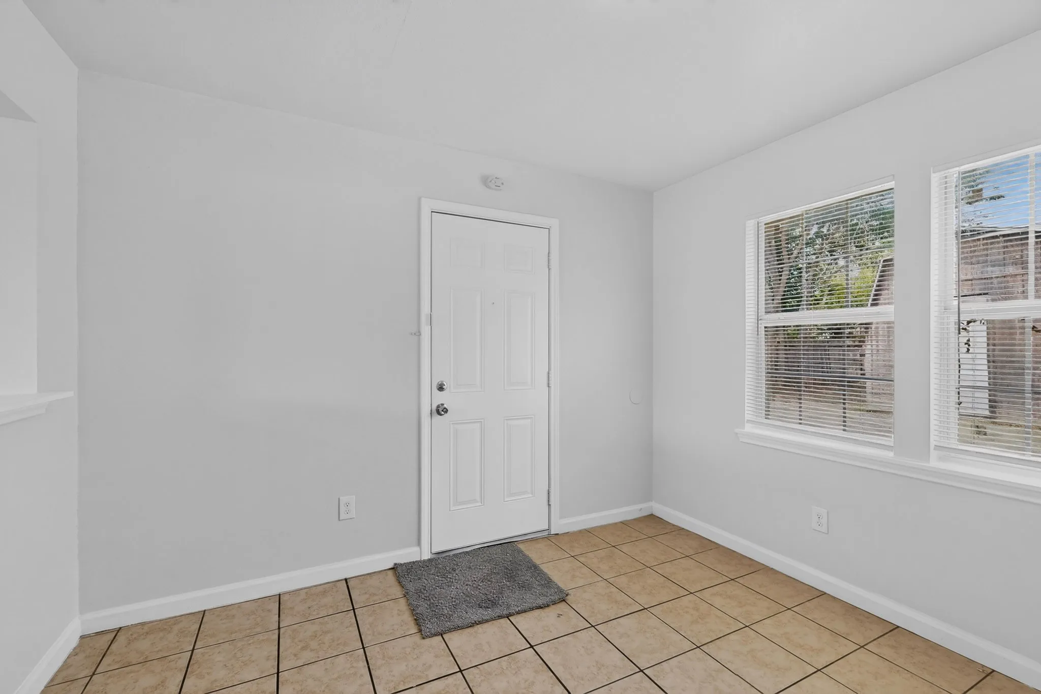 Single Family Residence For Rent in Tarrant County , 4525 Hunter Street, Haltom City, Texas 76117, 3 Bedroom, 2 Bathroom, 1 Garage spaces, 1,061 Sqft, built in 1960, mls#21352247, Real Estate Agent in Haltom City, Homes For Rent in Tarrant county, Homes For Rent in Haltom City, Realtor in Haltom City Texas, Real Estate Brokerage Independent Realty Texas, Luminita Cordes Realtor
