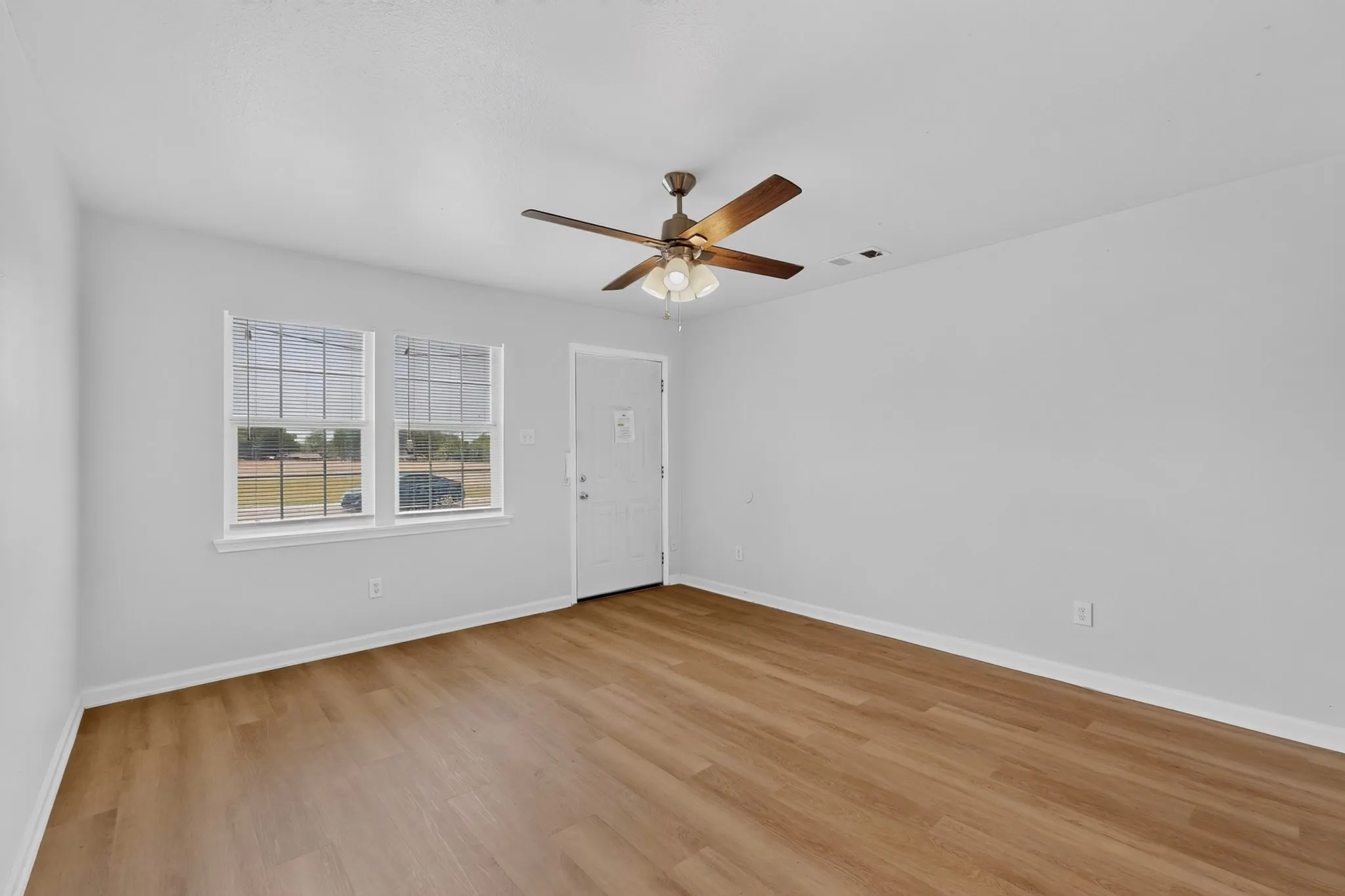 Single Family Residence For Rent in Tarrant County , 4525 Hunter Street, Haltom City, Texas 76117, 3 Bedroom, 2 Bathroom, 1 Garage spaces, 1,061 Sqft, built in 1960, mls#21352247, Real Estate Agent in Haltom City, Homes For Rent in Tarrant county, Homes For Rent in Haltom City, Realtor in Haltom City Texas, Real Estate Brokerage Independent Realty Texas, Luminita Cordes Realtor