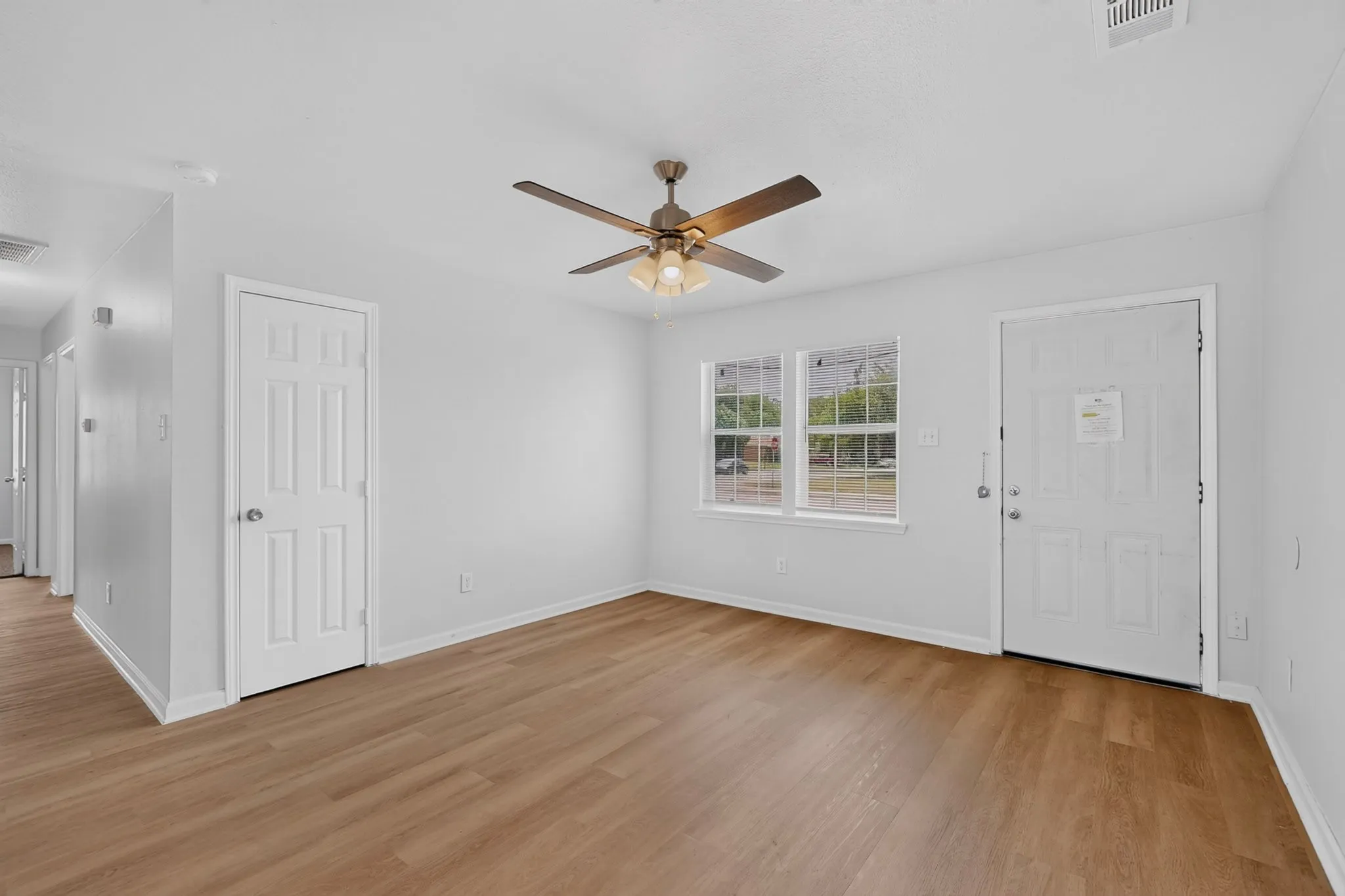 Single Family Residence For Rent in Tarrant County , 4525 Hunter Street, Haltom City, Texas 76117, 3 Bedroom, 2 Bathroom, 1 Garage spaces, 1,061 Sqft, built in 1960, mls#21352247, Real Estate Agent in Haltom City, Homes For Rent in Tarrant county, Homes For Rent in Haltom City, Realtor in Haltom City Texas, Real Estate Brokerage Independent Realty Texas, Luminita Cordes Realtor