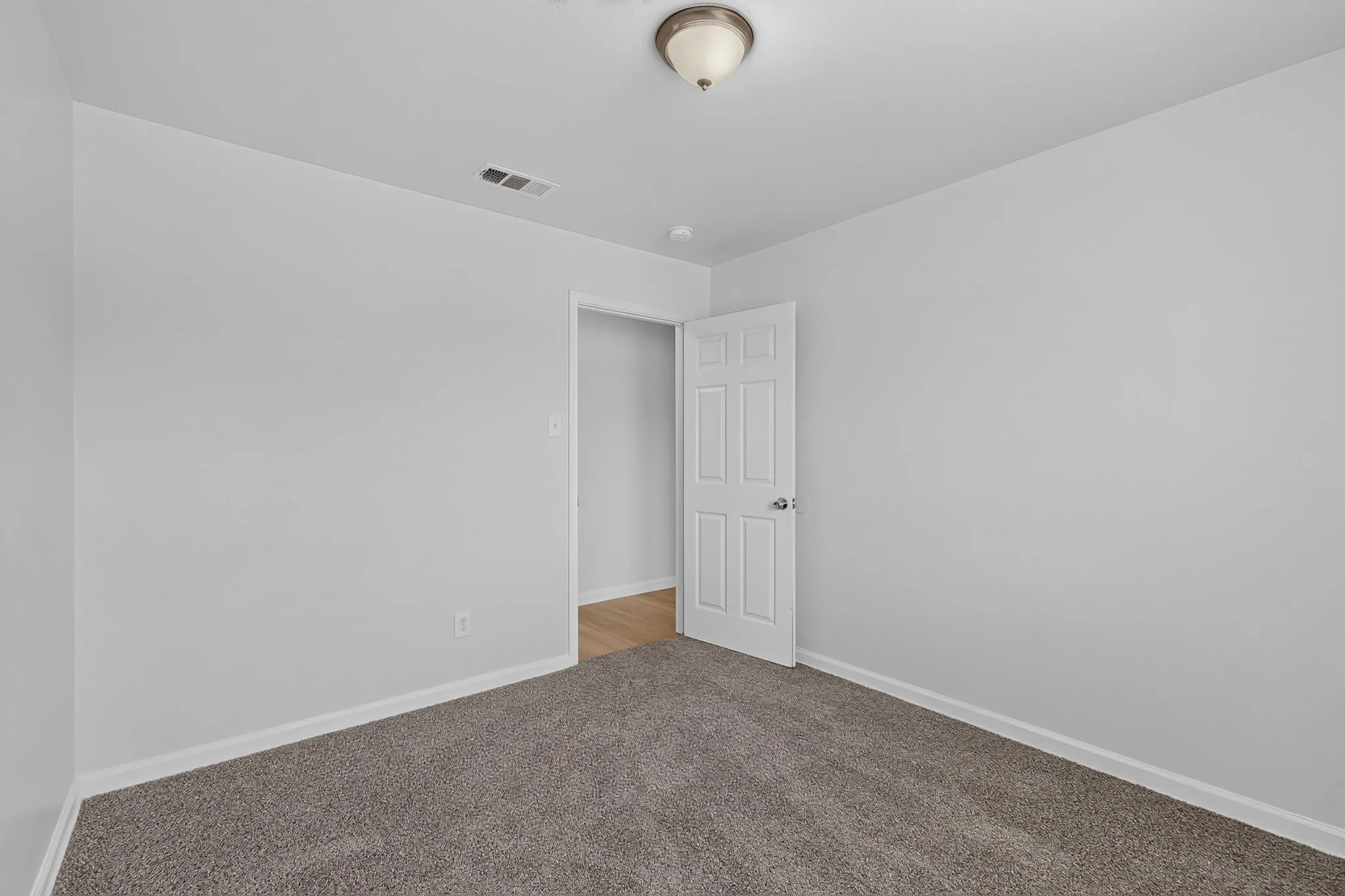 Single Family Residence For Rent in Tarrant County , 4525 Hunter Street, Haltom City, Texas 76117, 3 Bedroom, 2 Bathroom, 1 Garage spaces, 1,061 Sqft, built in 1960, mls#21352247, Real Estate Agent in Haltom City, Homes For Rent in Tarrant county, Homes For Rent in Haltom City, Realtor in Haltom City Texas, Real Estate Brokerage Independent Realty Texas, Luminita Cordes Realtor