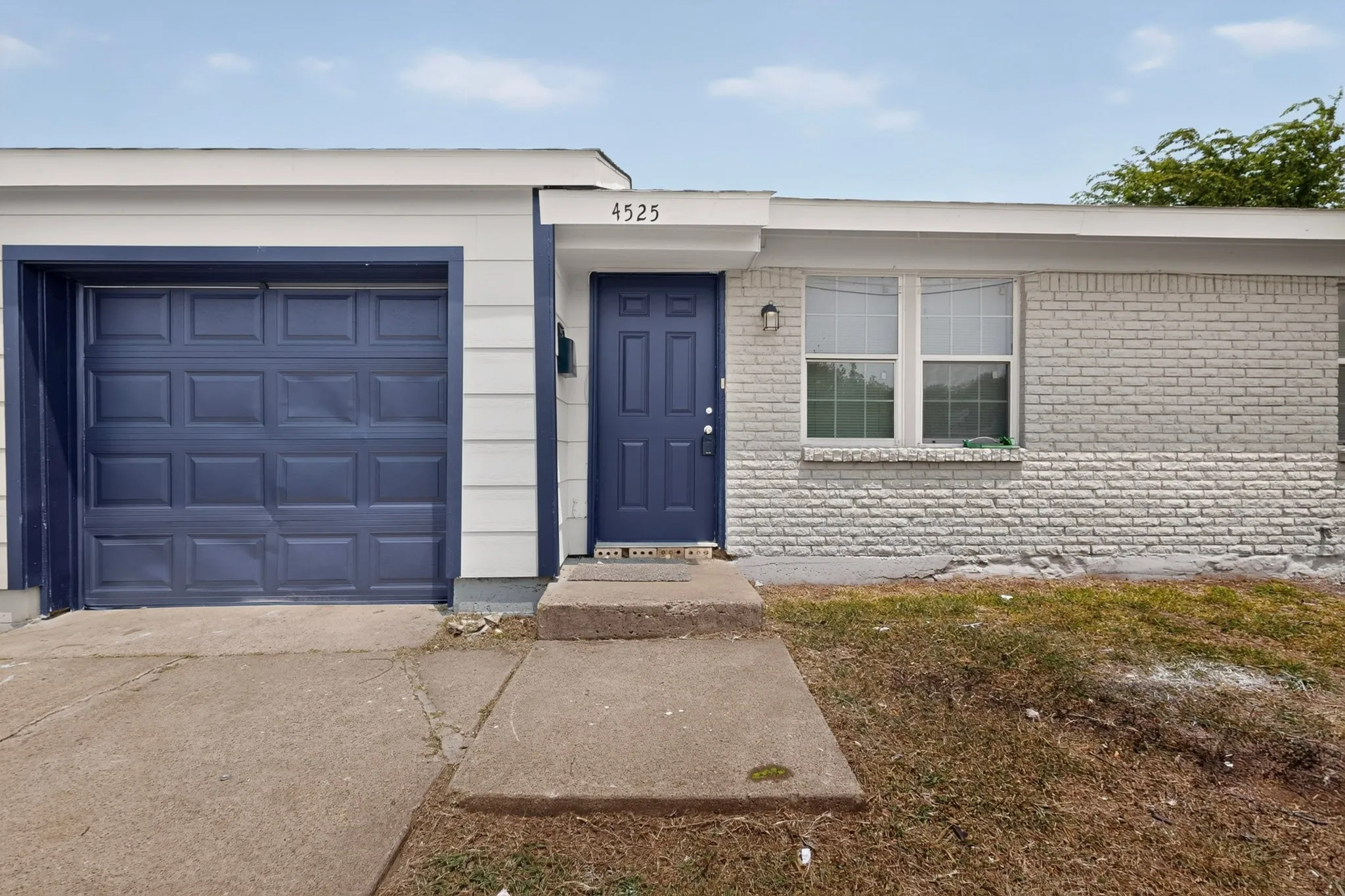 Single Family Residence For Rent in Tarrant County , 4525 Hunter Street, Haltom City, Texas 76117, 3 Bedroom, 2 Bathroom, 1 Garage spaces, 1,061 Sqft, built in 1960, mls#21352247, Real Estate Agent in Haltom City, Homes For Rent in Tarrant county, Homes For Rent in Haltom City, Realtor in Haltom City Texas, Real Estate Brokerage Independent Realty Texas, Luminita Cordes Realtor