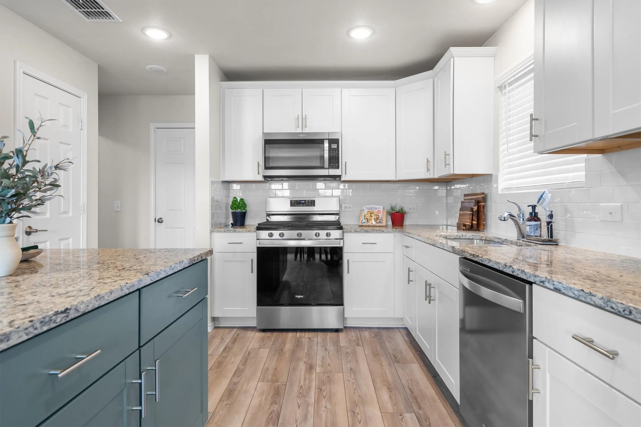 Single Family Residence For Sale in Denton County , 913 Dressage Drive, Haslet, Texas 76052, 3 Bedroom, 2 Bathroom, 2 Garage spaces, 1,427 Sqft, built in 2022, mls#21351235, Real Estate Agent in Haslet, Homes For Sale in Denton county, Homes For Sale in Haslet, Realtor in Haslet Texas, Real Estate Brokerage Independent Realty Texas, Luminita Cordes Realtor