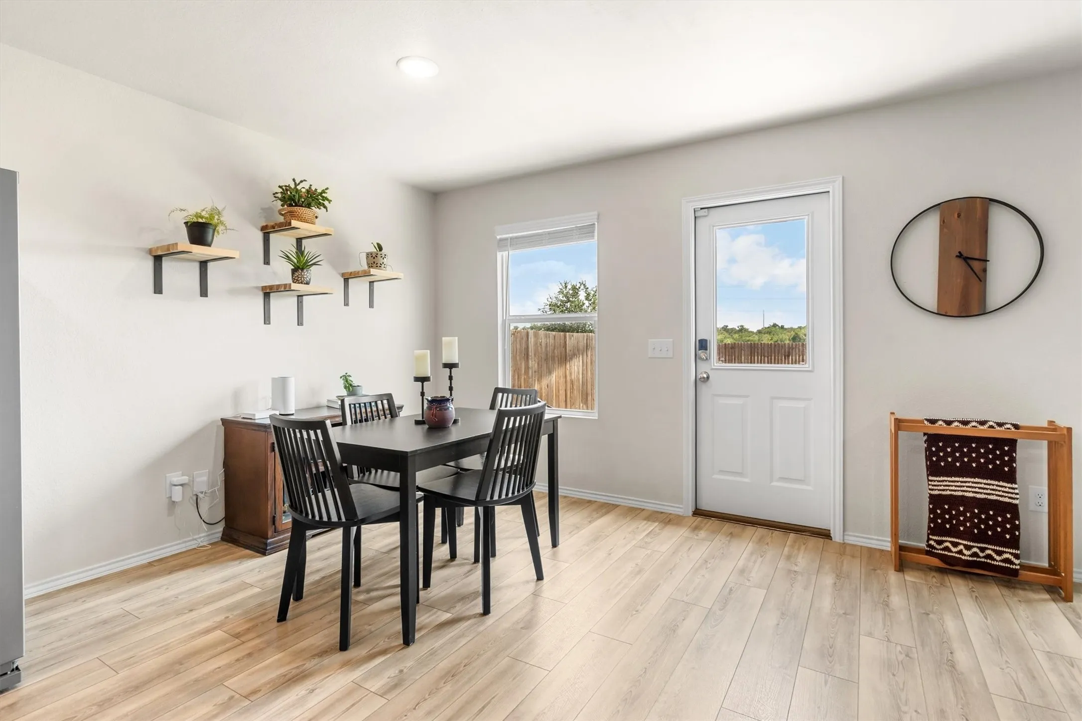 Single Family Residence For Sale in Denton County , 913 Dressage Drive, Haslet, Texas 76052, 3 Bedroom, 2 Bathroom, 2 Garage spaces, 1,427 Sqft, built in 2022, mls#21351235, Real Estate Agent in Haslet, Homes For Sale in Denton county, Homes For Sale in Haslet, Realtor in Haslet Texas, Real Estate Brokerage Independent Realty Texas, Luminita Cordes Realtor