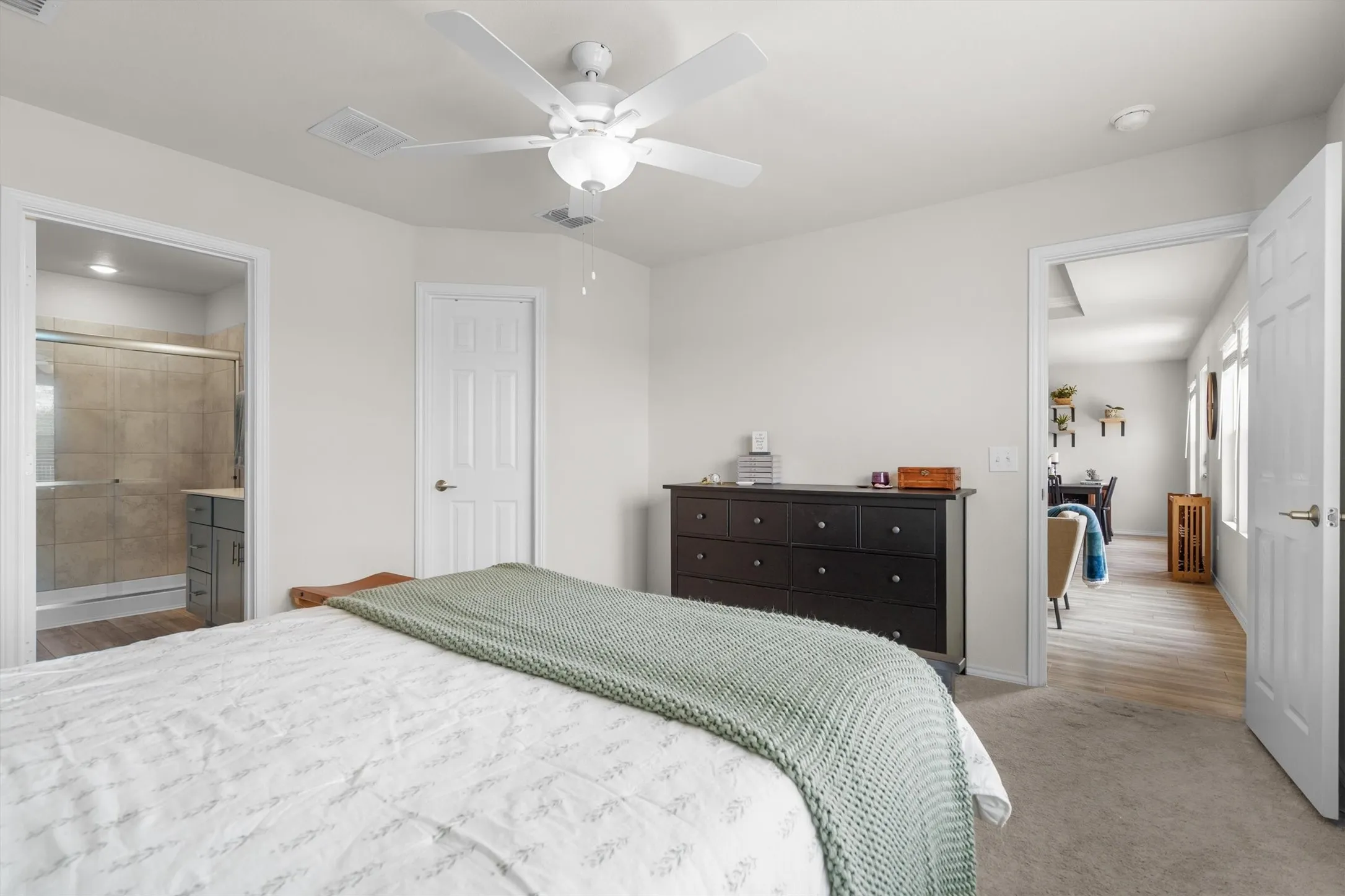 Single Family Residence For Sale in Denton County , 913 Dressage Drive, Haslet, Texas 76052, 3 Bedroom, 2 Bathroom, 2 Garage spaces, 1,427 Sqft, built in 2022, mls#21351235, Real Estate Agent in Haslet, Homes For Sale in Denton county, Homes For Sale in Haslet, Realtor in Haslet Texas, Real Estate Brokerage Independent Realty Texas, Luminita Cordes Realtor