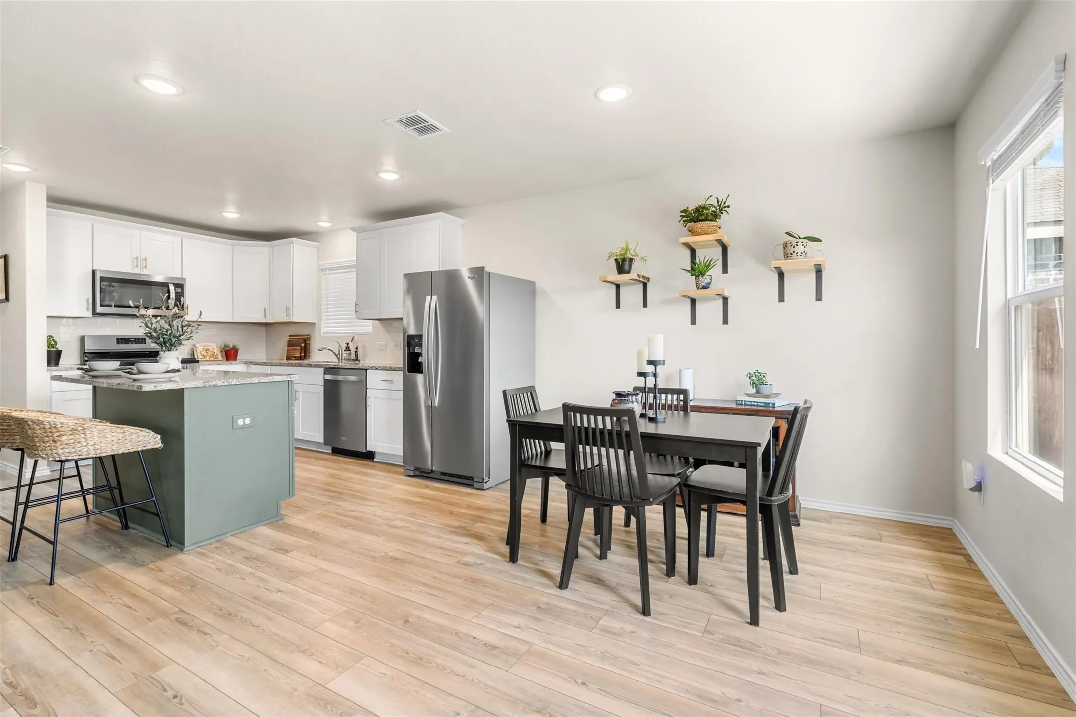 Single Family Residence For Sale in Denton County , 913 Dressage Drive, Haslet, Texas 76052, 3 Bedroom, 2 Bathroom, 2 Garage spaces, 1,427 Sqft, built in 2022, mls#21351235, Real Estate Agent in Haslet, Homes For Sale in Denton county, Homes For Sale in Haslet, Realtor in Haslet Texas, Real Estate Brokerage Independent Realty Texas, Luminita Cordes Realtor