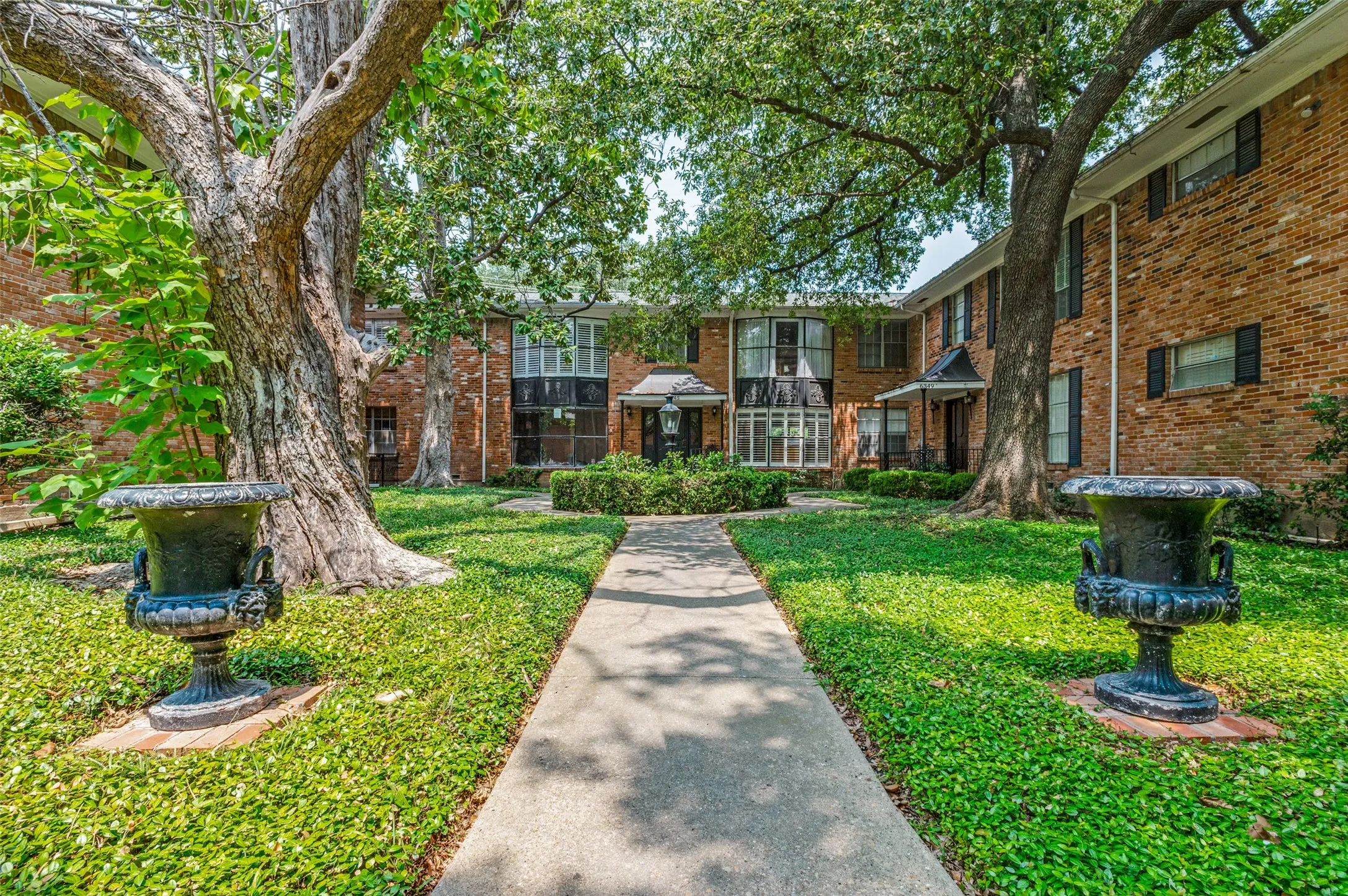 Condominium For Sale in Dallas County , 6345 Bandera Avenue C, Dallas, Texas 75225, 2 Bedroom, 2 Bathroom, Garage spaces, 1,641 Sqft, built in 1960, mls#21350417, Real Estate Agent in Dallas, Homes For Sale in Dallas county, Homes For Sale in Dallas, Realtor in Dallas Texas, Real Estate Brokerage Independent Realty Texas, Luminita Cordes Realtor