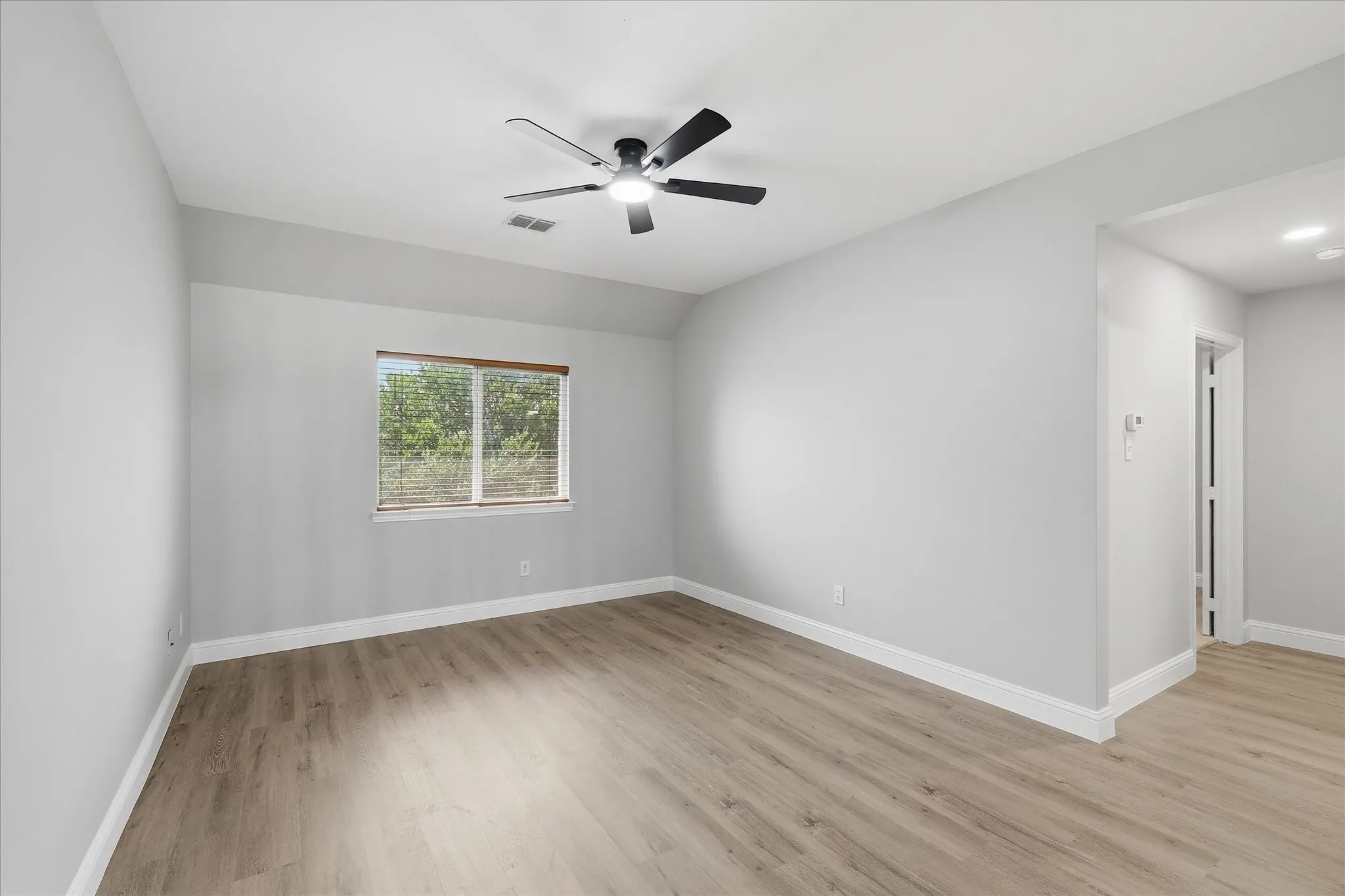 Single Family Residence For Sale in Denton County , 1581 Meadows Avenue, Lantana, Texas 76226, 4 Bedroom, 4 Bathroom, 3 Garage spaces, 2,674 Sqft, built in 2004, mls#21352235, Real Estate Agent in Lantana, Homes For Sale in Denton county, Homes For Sale in Lantana, Realtor in Lantana Texas, Real Estate Brokerage Independent Realty Texas, Luminita Cordes Realtor